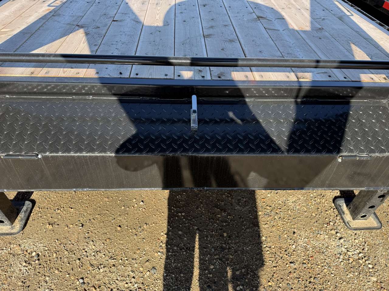 2027 Trailtech 8'6" x 29'6" GN Beavertail Deckover Trailer