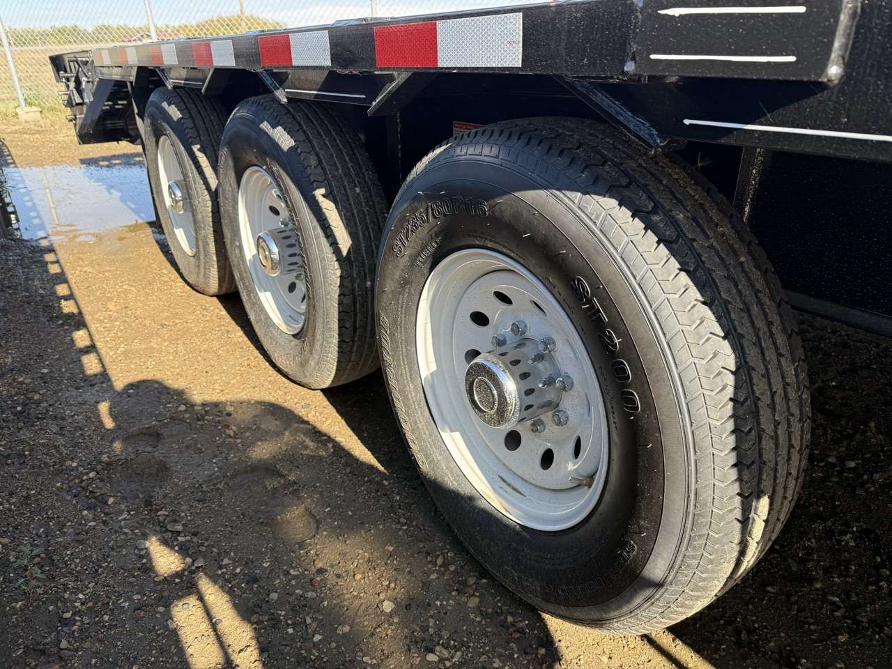 2027 Trailtech 8'6" x 29'6" GN Beavertail Deckover Trailer