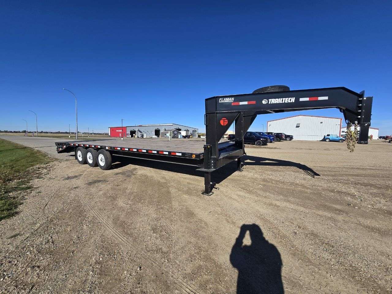 2027 Trailtech 8'6" x 29'6" GN Beavertail Deckover Trailer