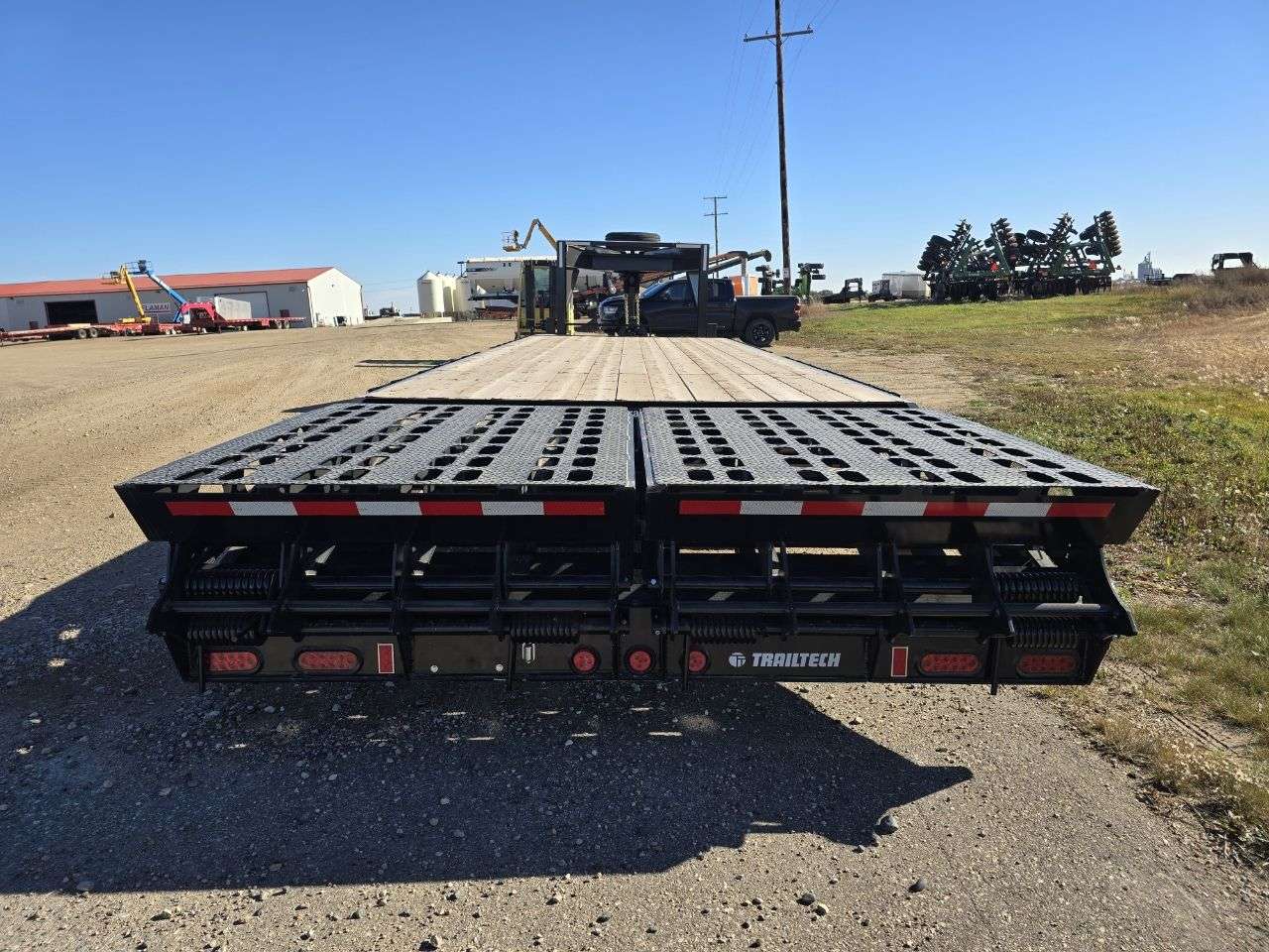 2027 Trailtech 8'6" x 29'6" GN Beavertail Deckover Trailer