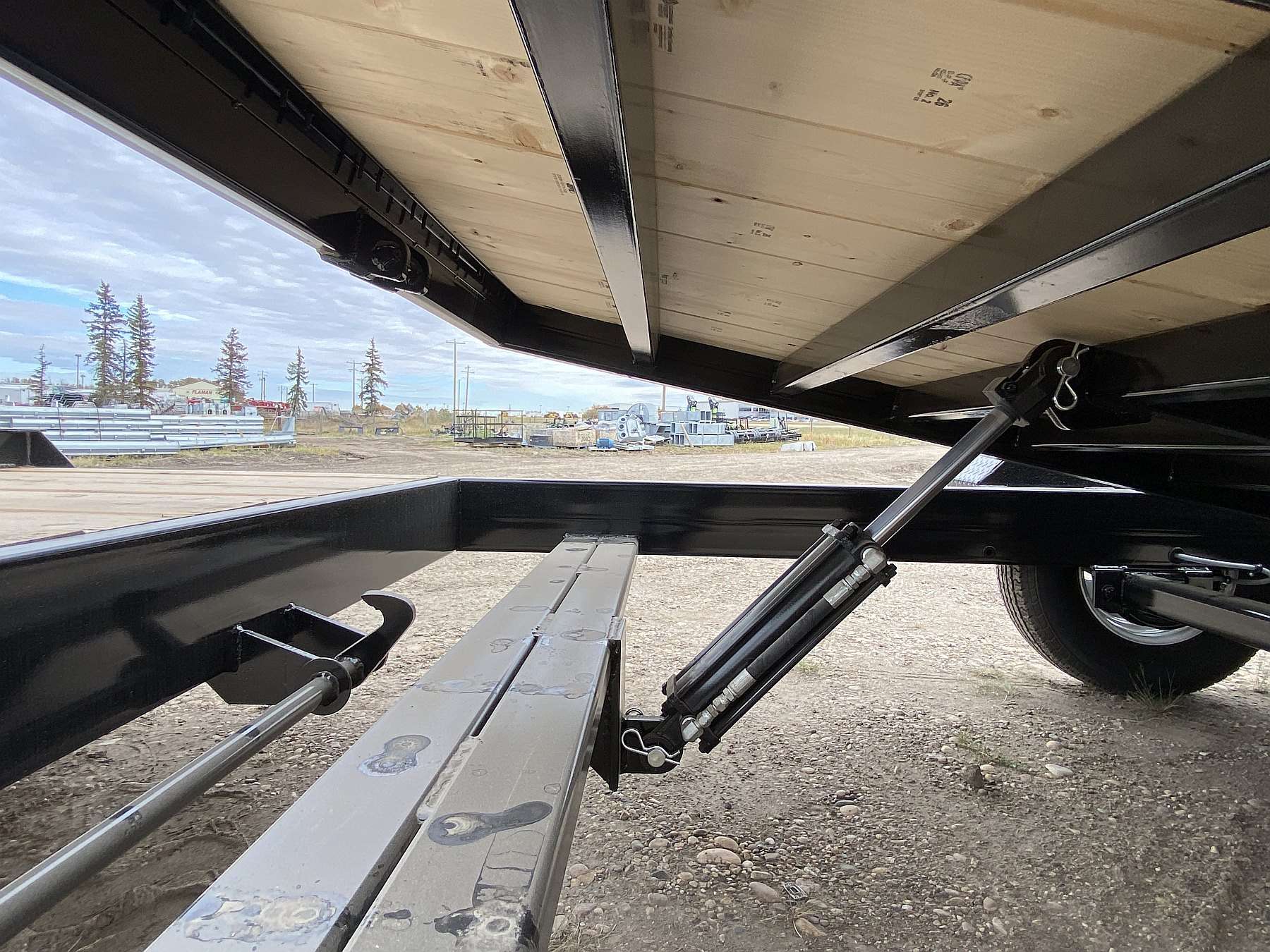 2027 Trailtech L270- 20' Tilt Deck Trailer