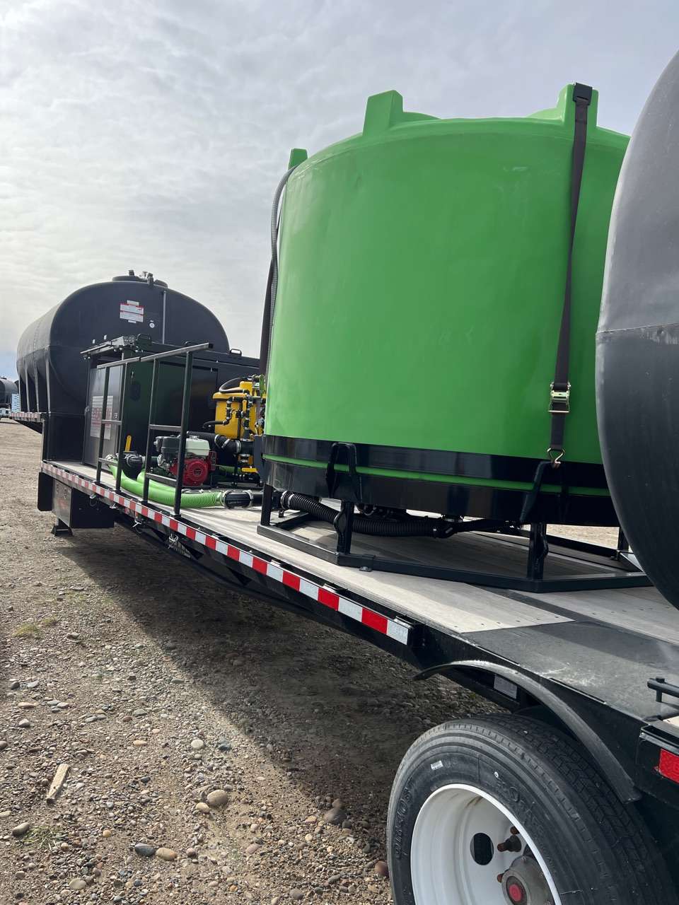 Behnke ST-9200 Stepdeck Sprayer Trailer