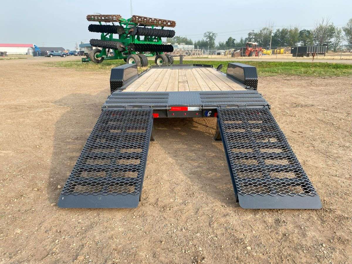 *Clearance* 2024 Diamond C 18' Low Profile Equipment Trailer