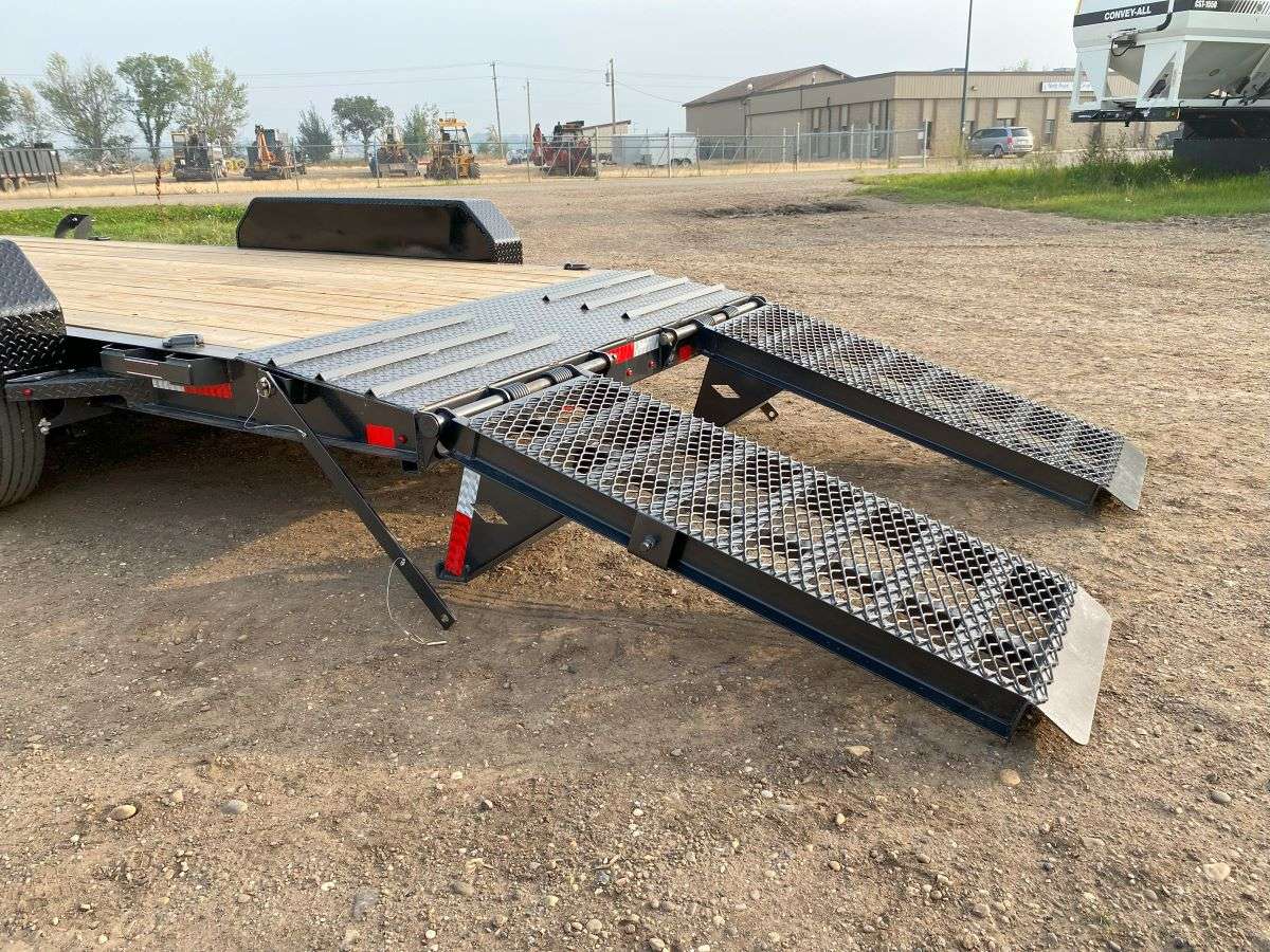 *Clearance* 2024 Diamond C 18' Low Profile Equipment Trailer
