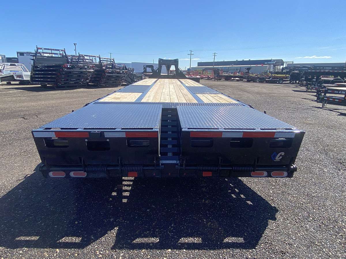 *Clearance* 2024 Diamond C FMAX216- 38' Gooseneck