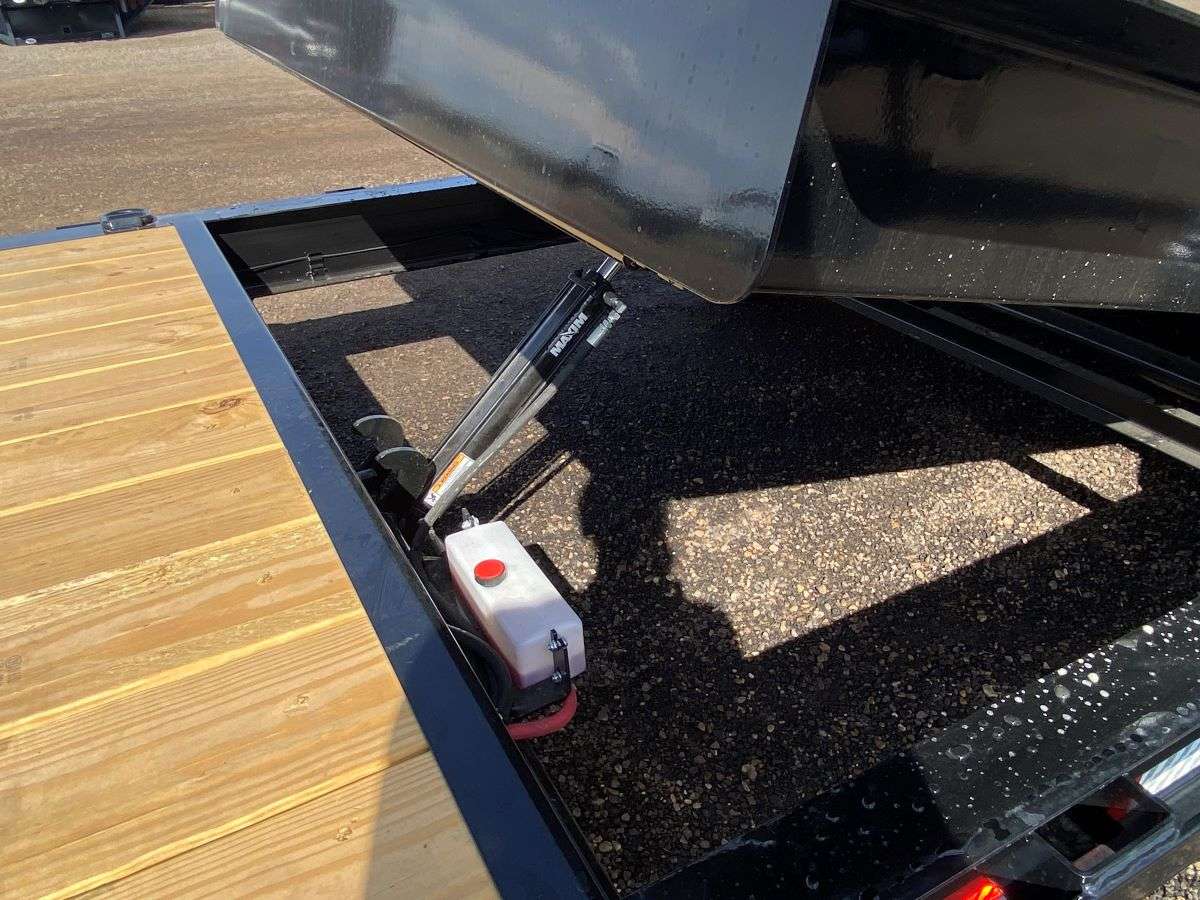 *Coming Soon* 2025 Diamond C Baseline HD 20' Tilt Deck