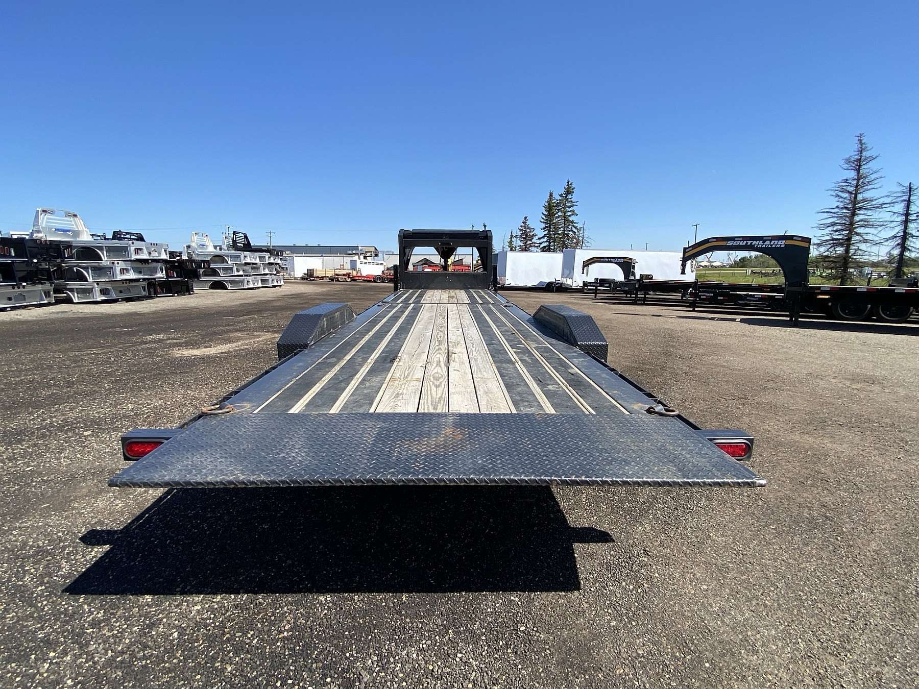 *Consignment* 2023 Diamond C 28' Tilt Deck Gooseneck