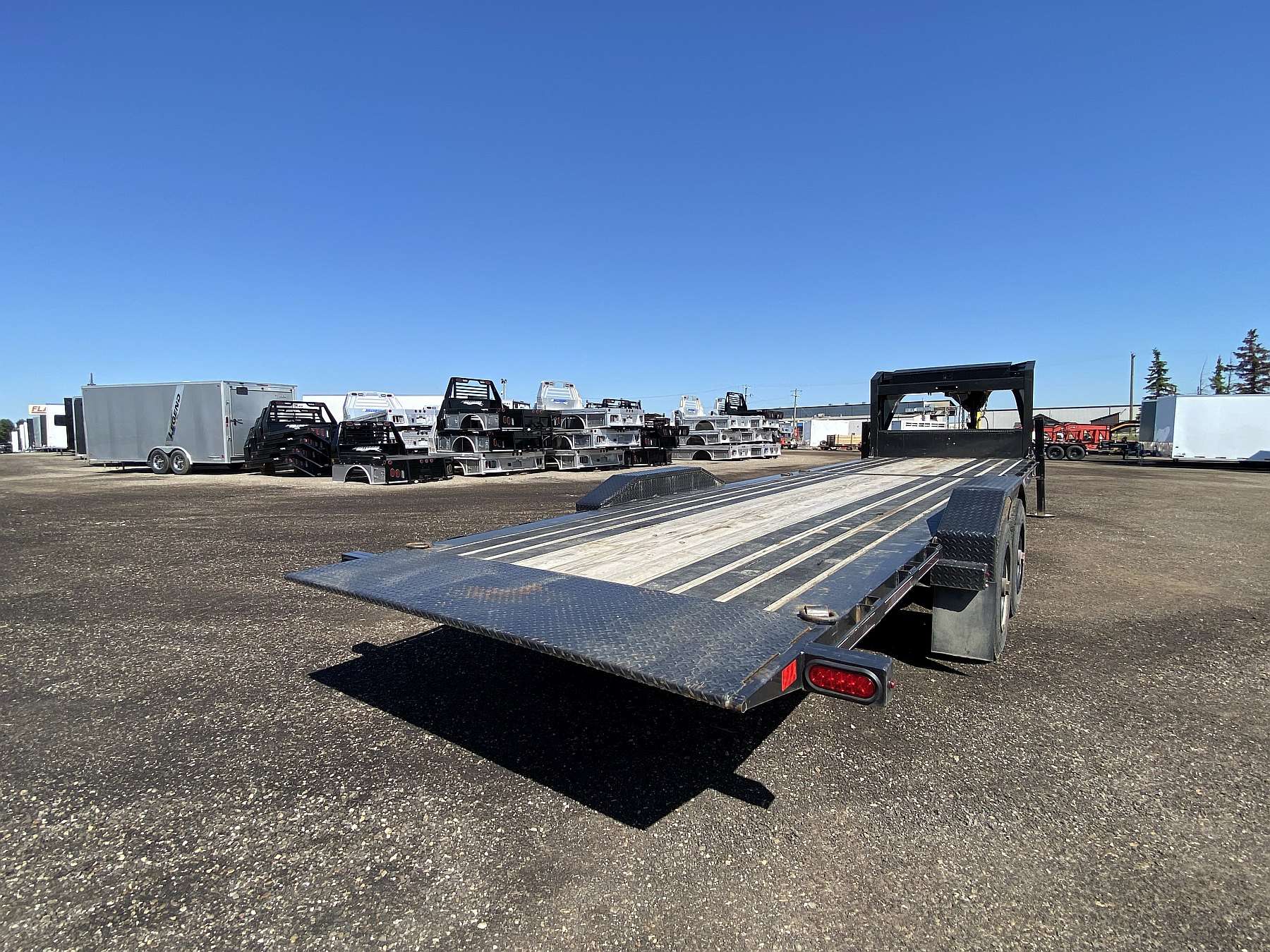 *Consignment* 2023 Diamond C 28' Tilt Deck Gooseneck