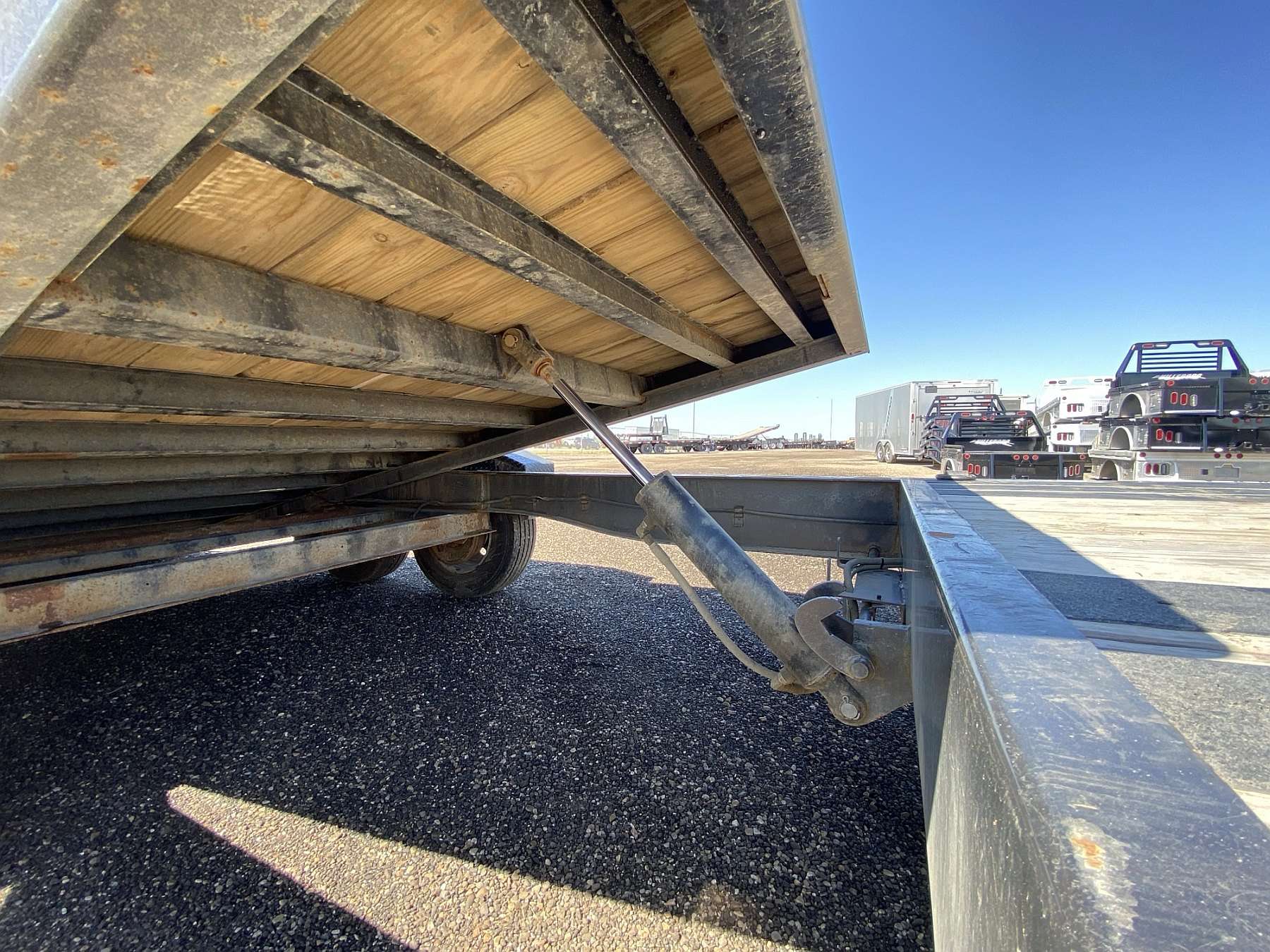 *Consignment* 2023 Diamond C 28' Tilt Deck Gooseneck