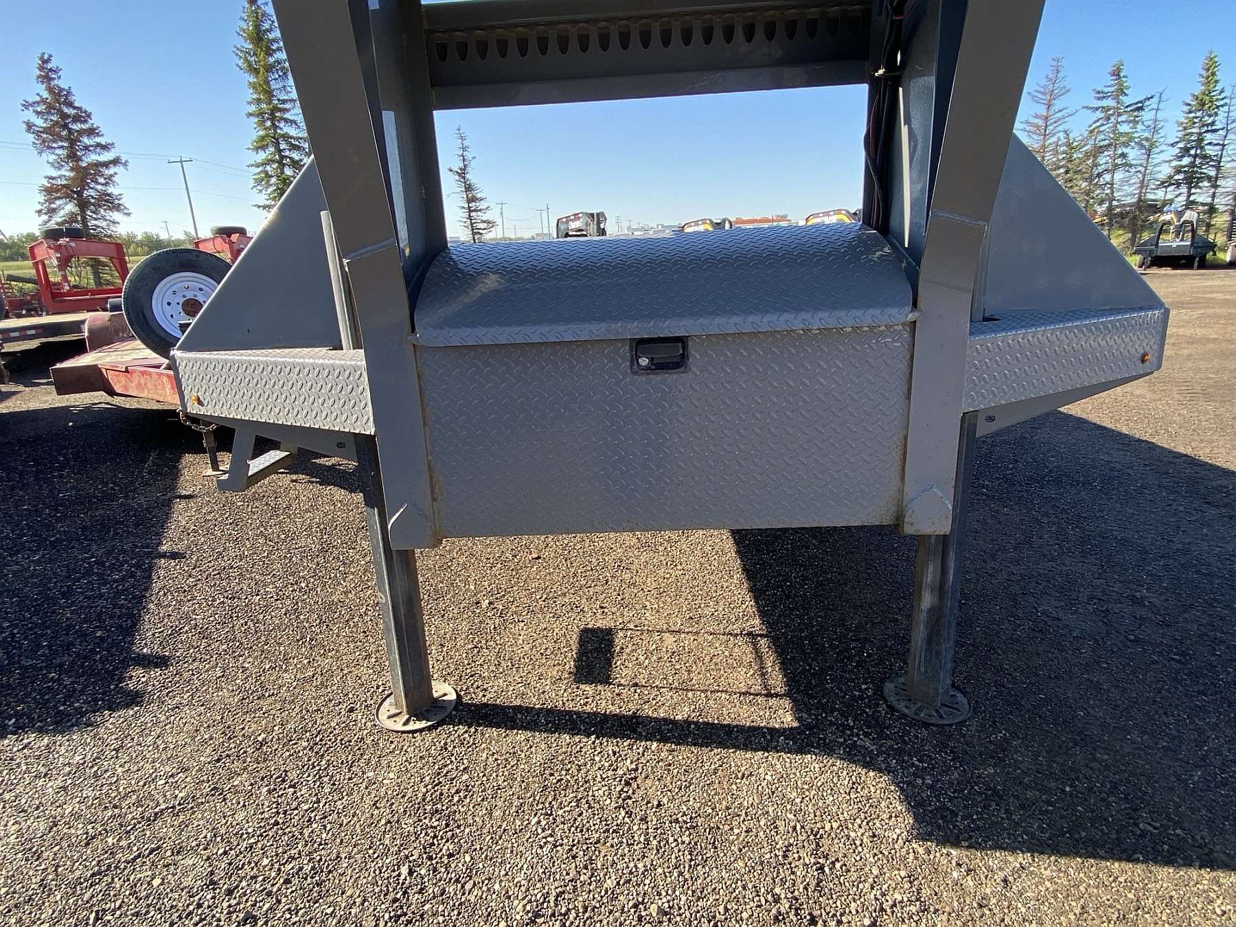 *Consignment* 2024 Diamond C 40' Gooseneck