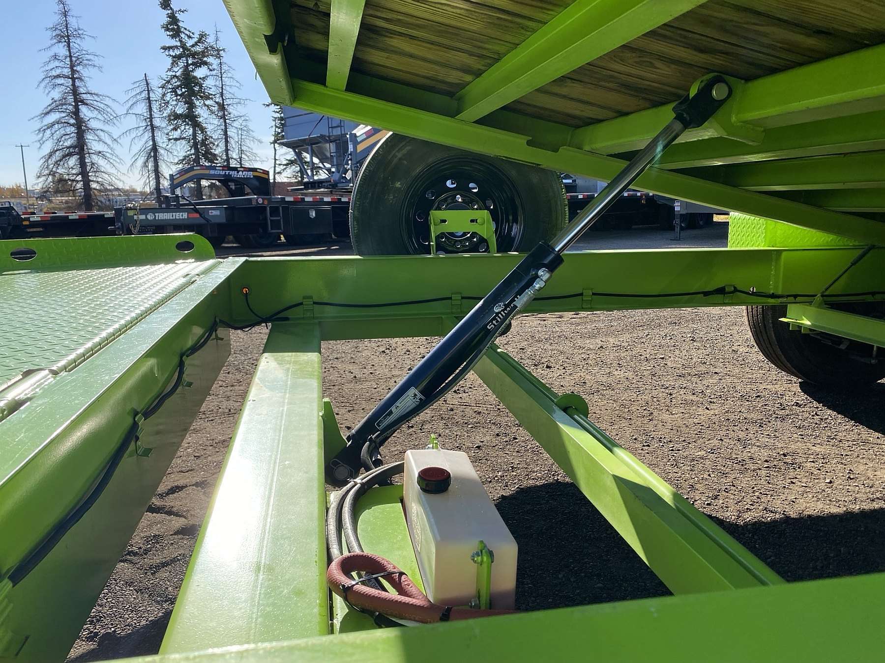 Demo 2023 Diamond C HDT207- 18' Tilt Deck Trailer