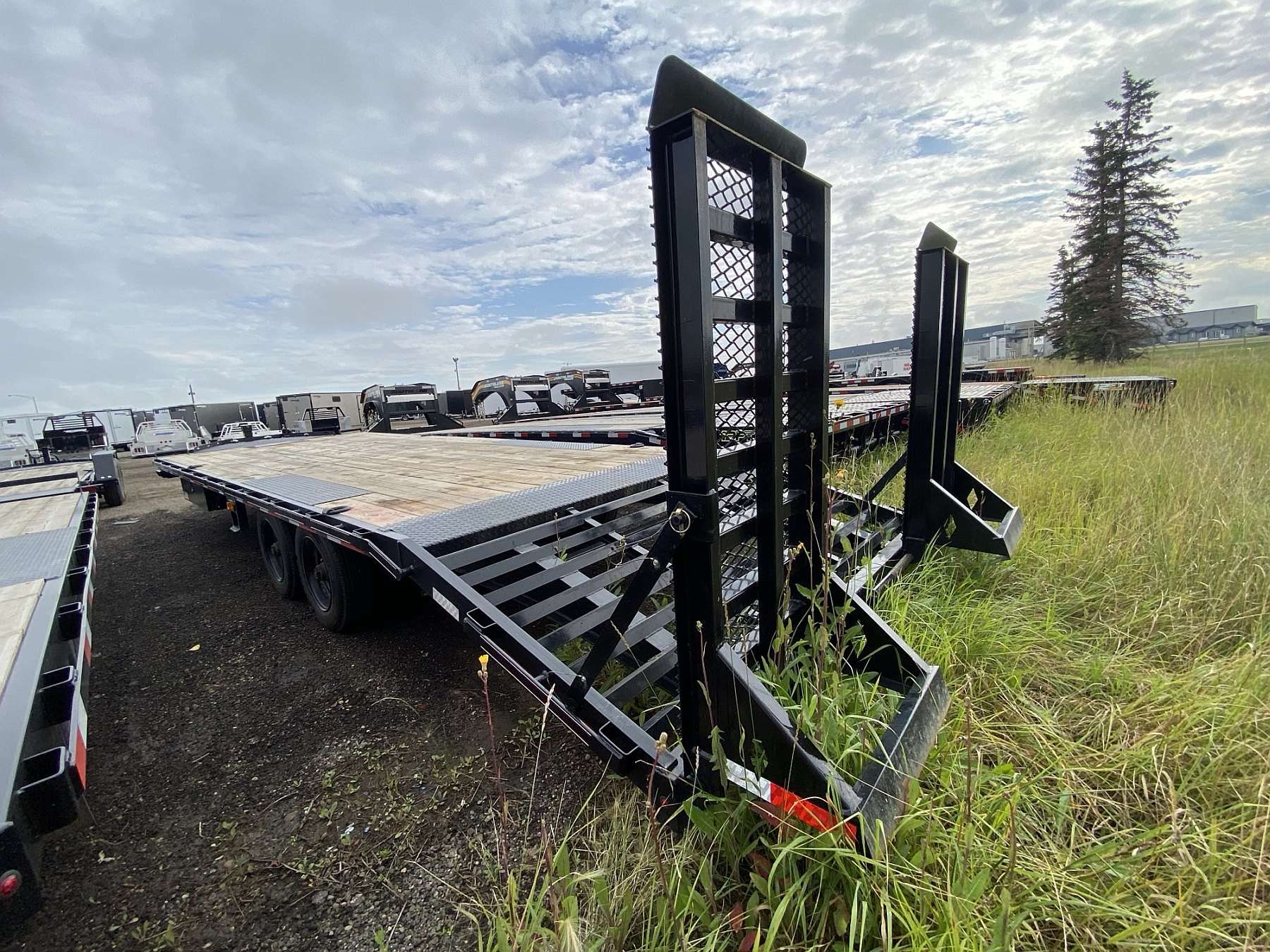 Demo 2026 Diamond C 26' Deck Over Trailer