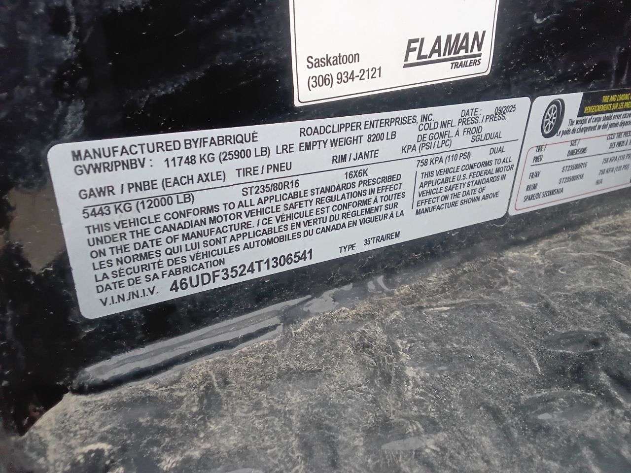 Diamond C 8'6" x 35' Gooseneck Beavertail Flat Deck Trailer