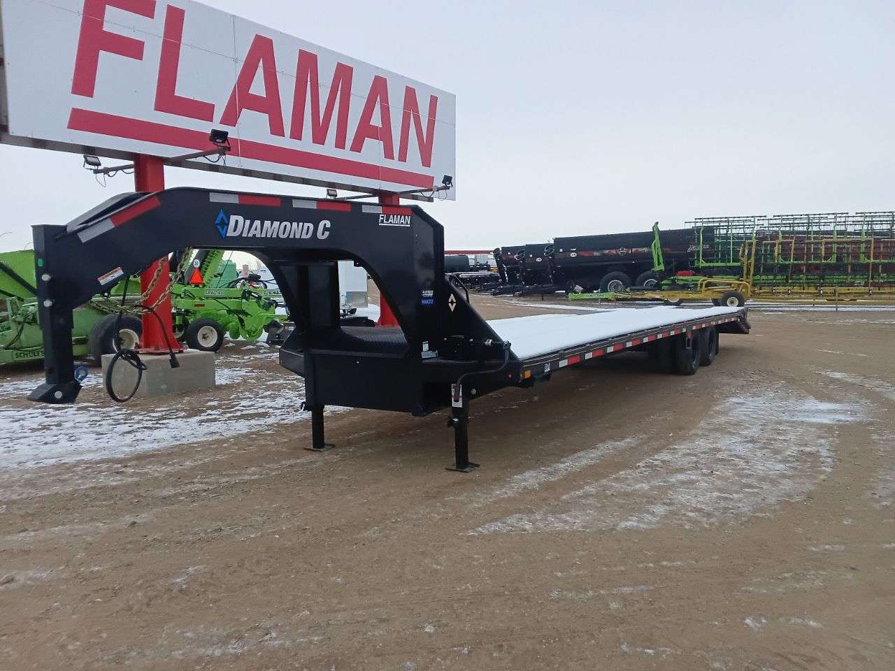Diamond C 8'6" x 35' Gooseneck Beavertail Flat Deck Trailer