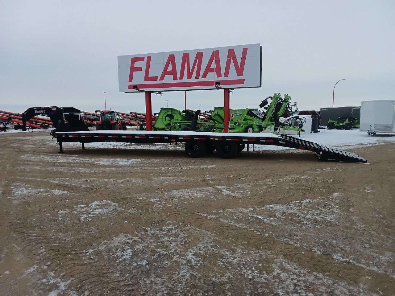 Diamond C 8'6" x 35' Gooseneck Beavertail Flat Deck Trailer