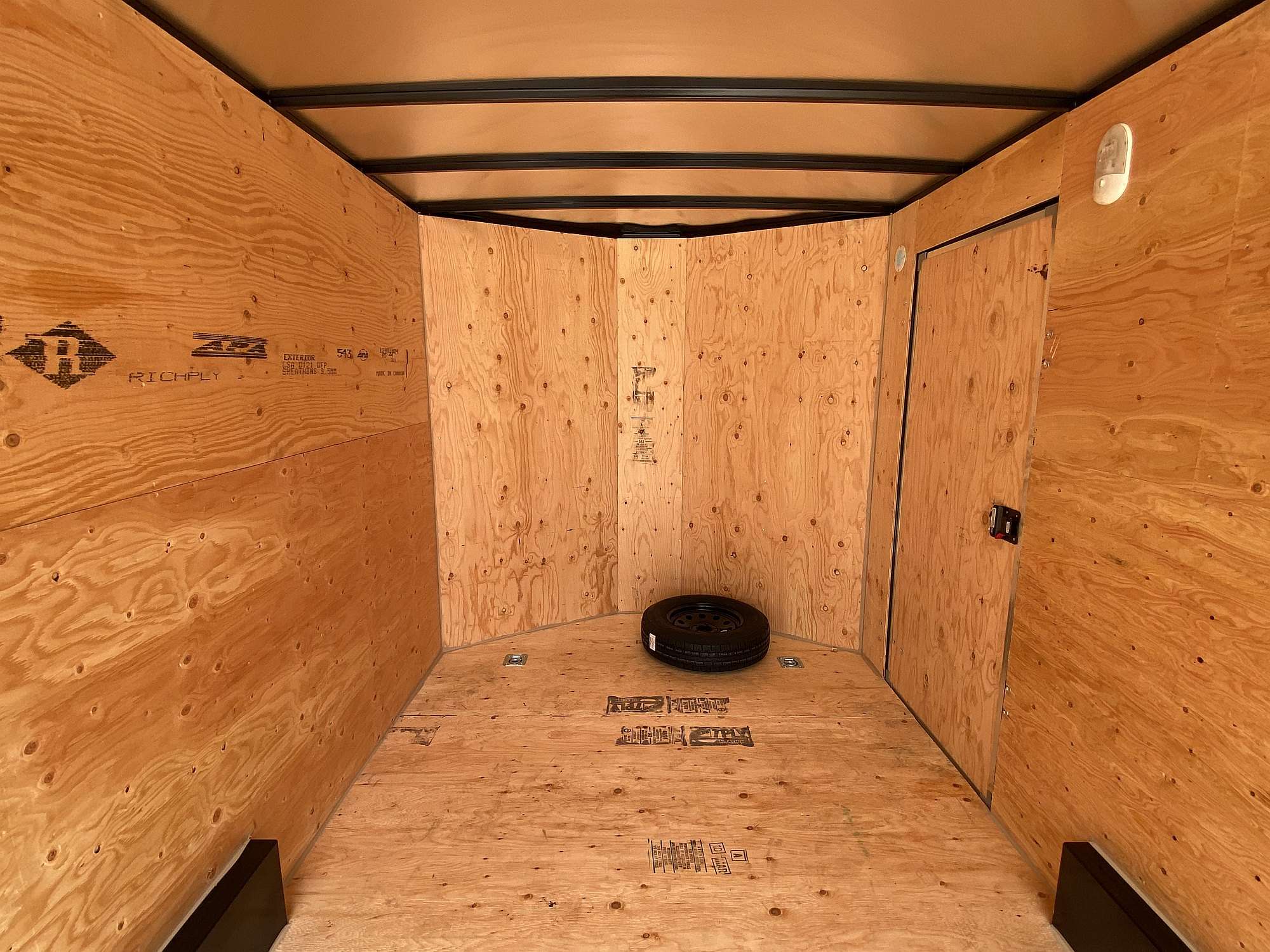 *Hail Sale* 2026 Royal 7.5'x16' Enclosed Cargo w/ Ramp Door
