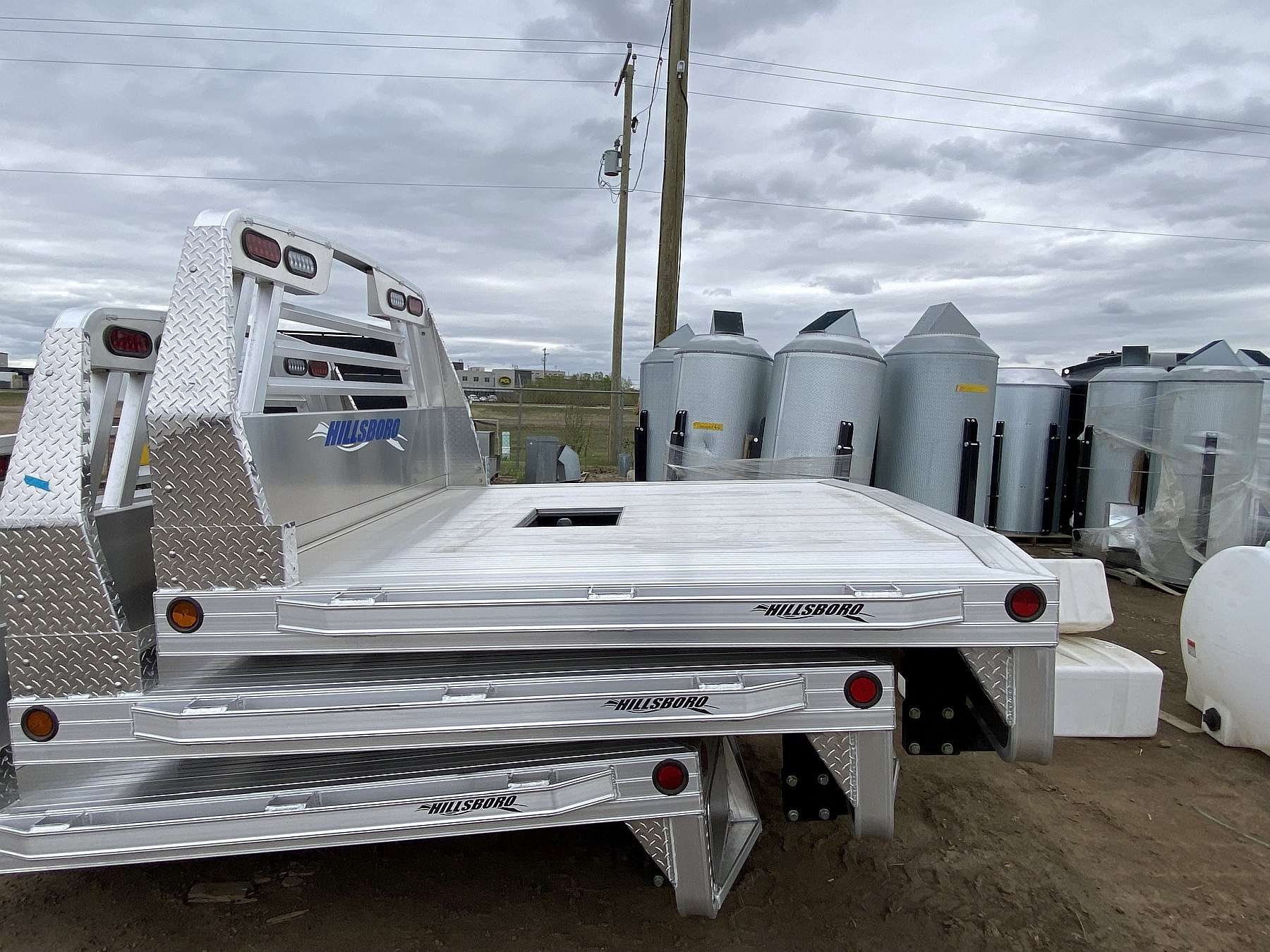 Hillsboro 2500 Series 6.75' x 7' Aluminum Truck Bed