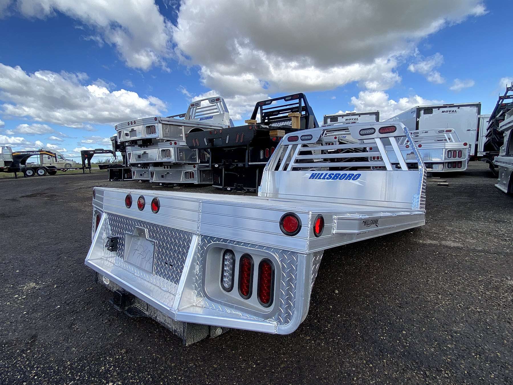 Hillsboro 2500 Series 6.75' x 8.5' Aluminum Truck Bed