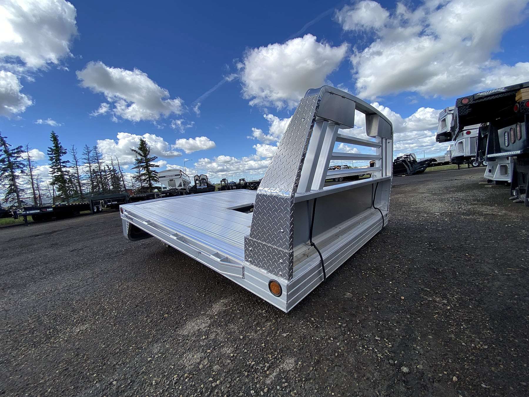 Hillsboro 2500 Series 6.75' x 8.5' Aluminum Truck Bed