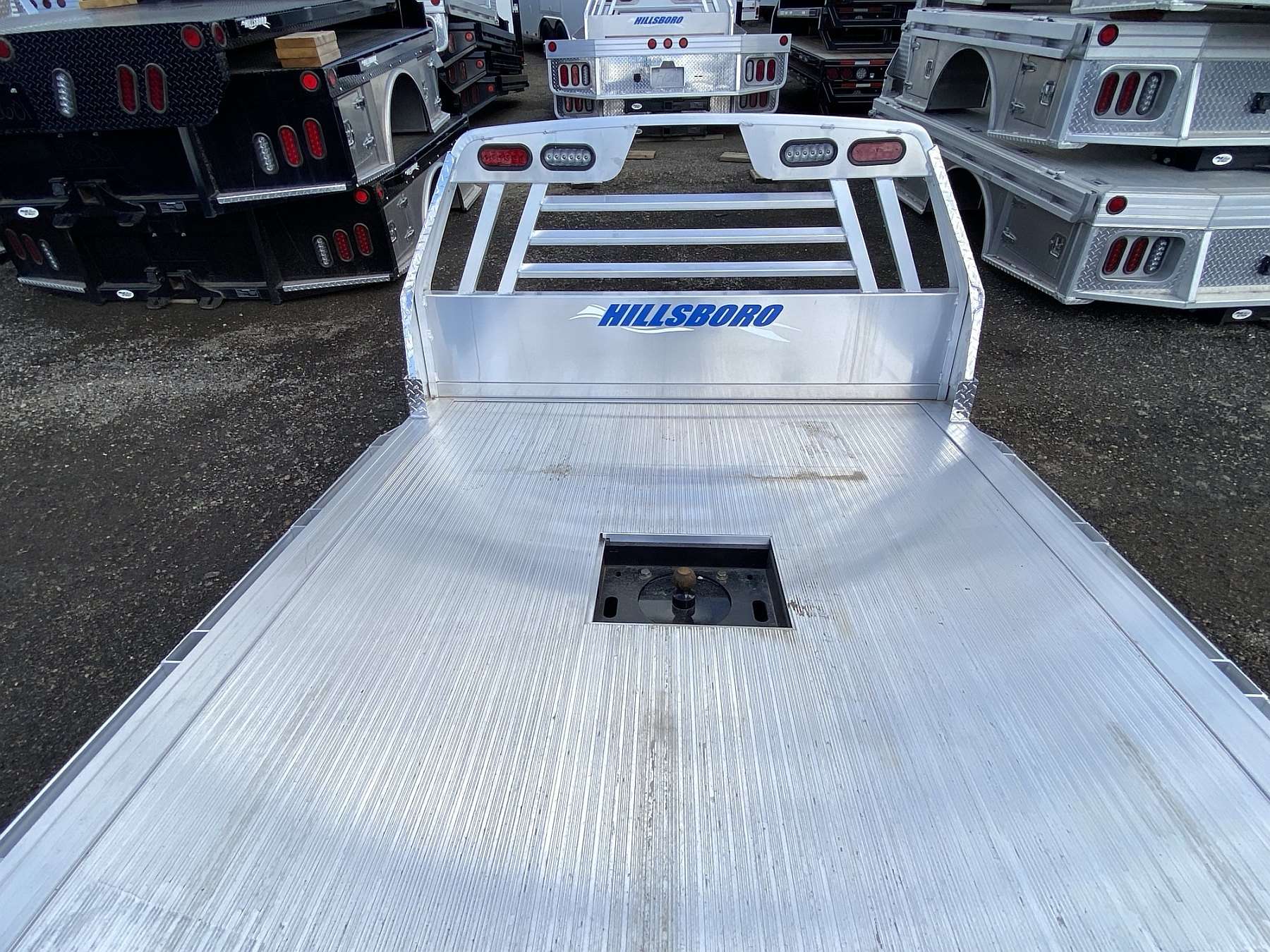 Hillsboro 2500 Series 6.75' x 8.5' Aluminum Truck Bed