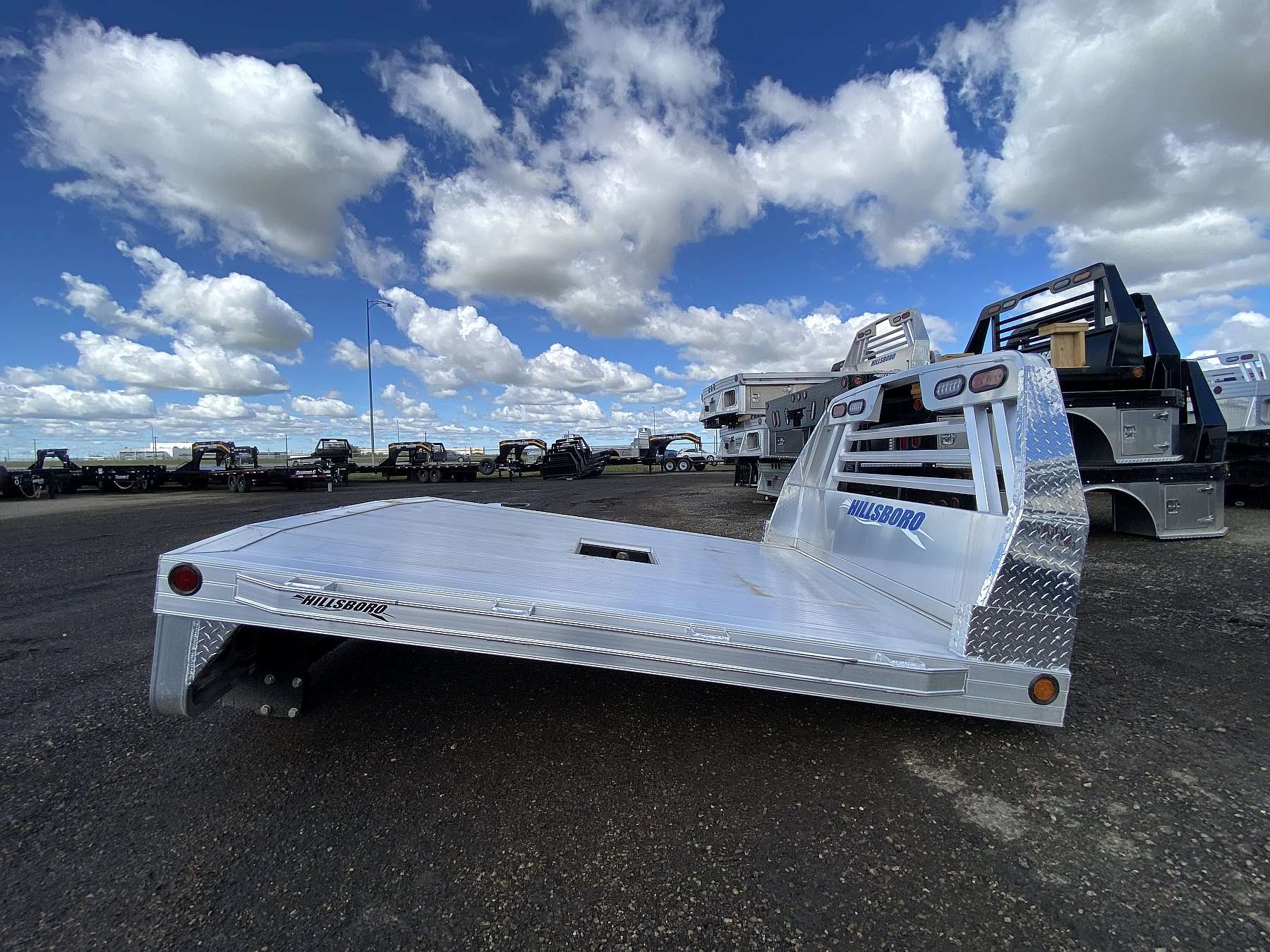 Hillsboro 2500 Series 6.75' x 8.5' Aluminum Truck Bed