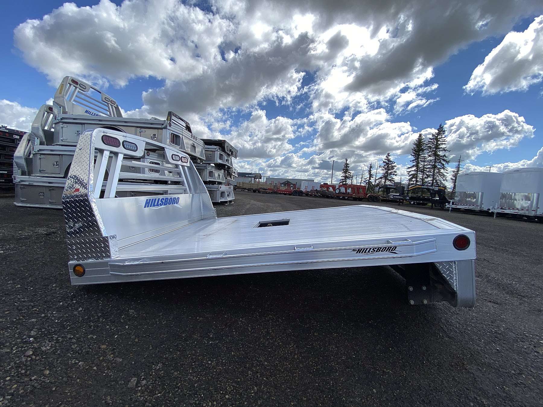 Hillsboro 2500 Series 6.75' x 8.5' Aluminum Truck Bed