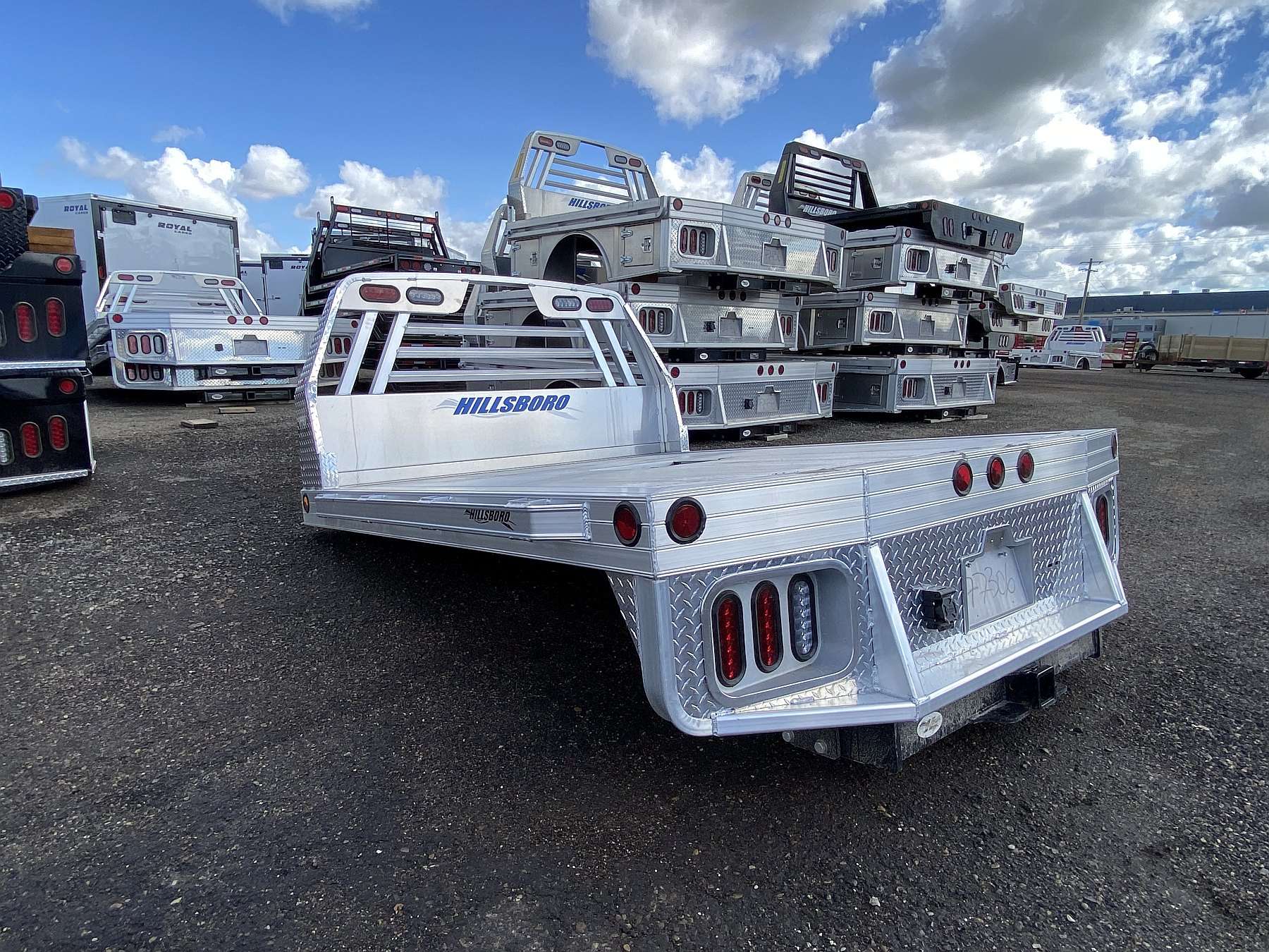 Hillsboro 2500 Series 6.75' x 8.5' Aluminum Truck Bed