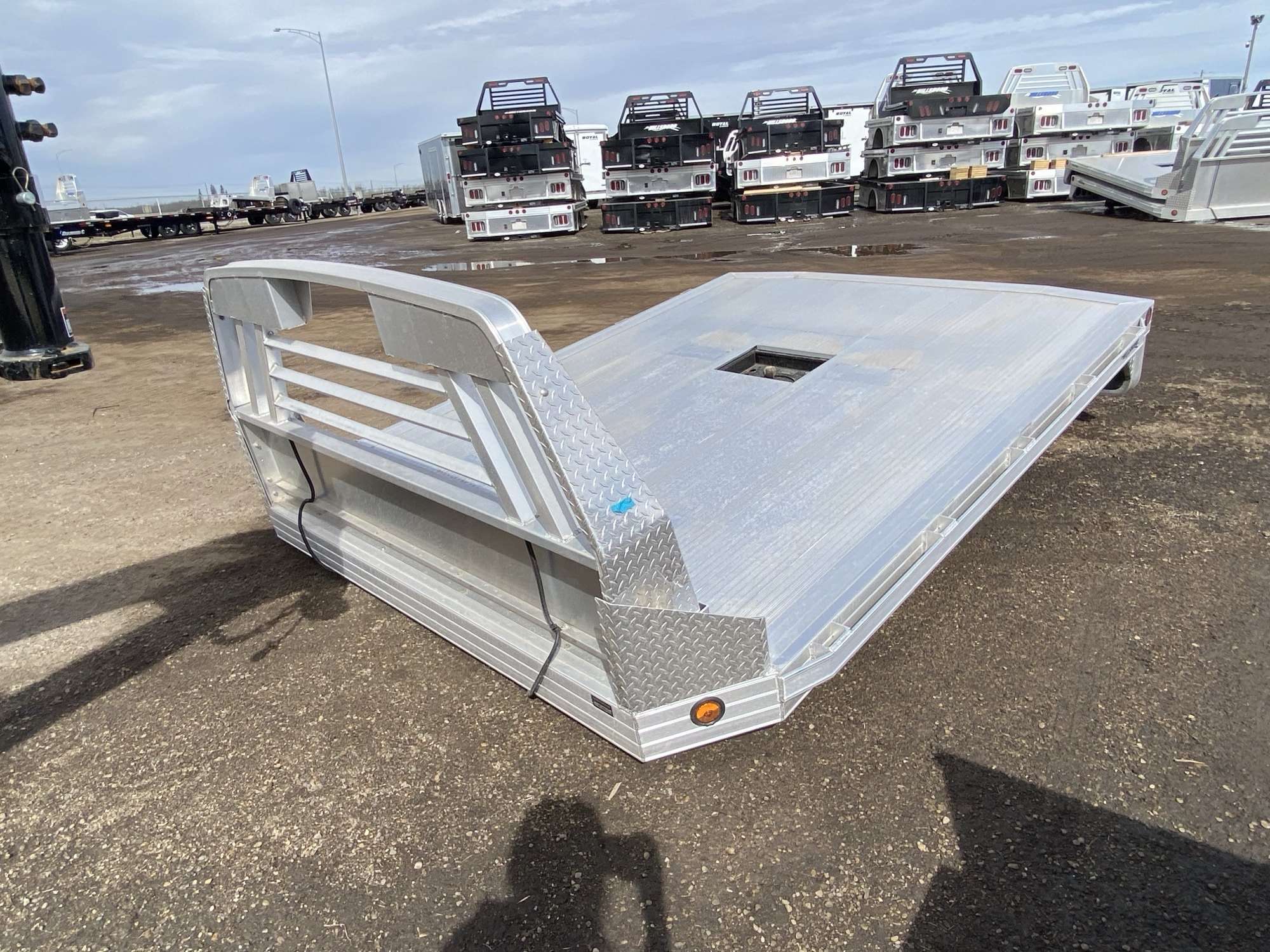 Hillsboro 2500 Series 8'x11' Aluminum Truck Bed