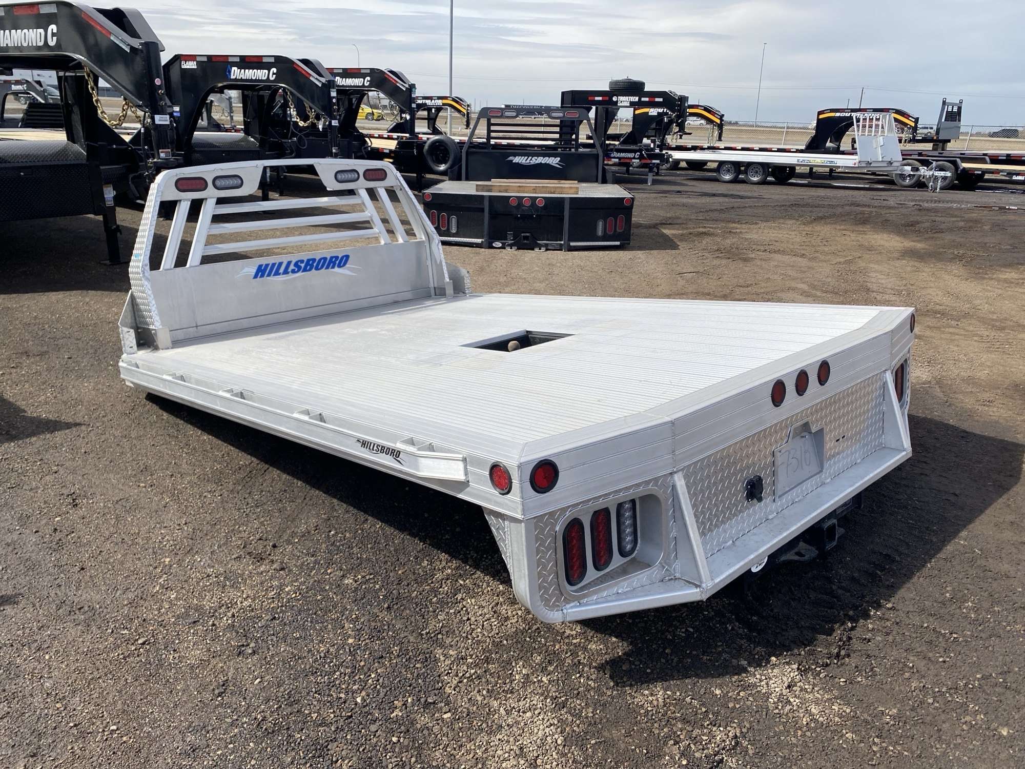 Hillsboro 2500 Series 8'x11' Aluminum Truck Bed