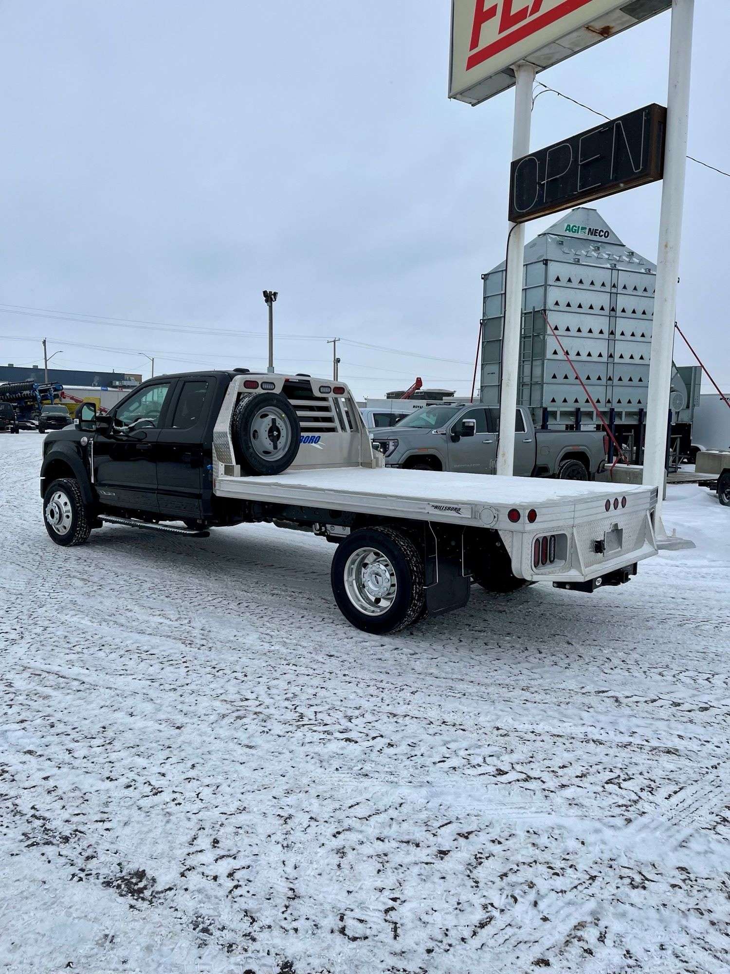 Hillsboro 2500 Series 8'x11' Aluminum Truck Bed