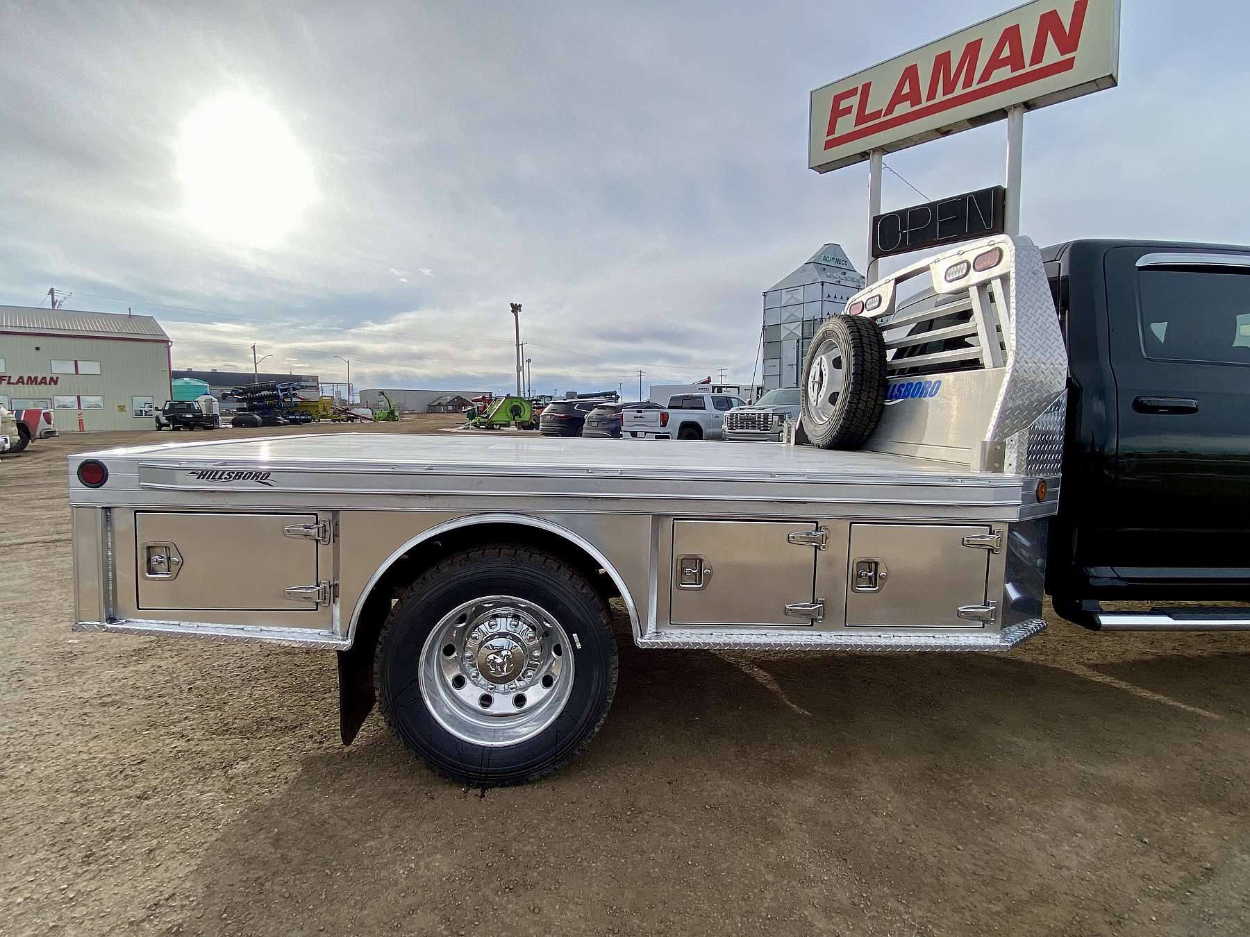 Hillsboro 3500 Series 8'x11' Aluminum Truck Deck