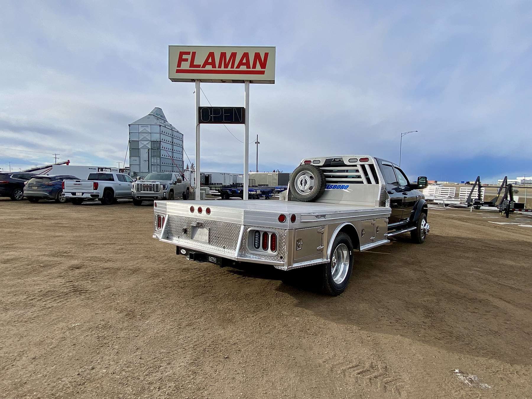 Hillsboro 3500 Series 8'x11' Aluminum Truck Deck