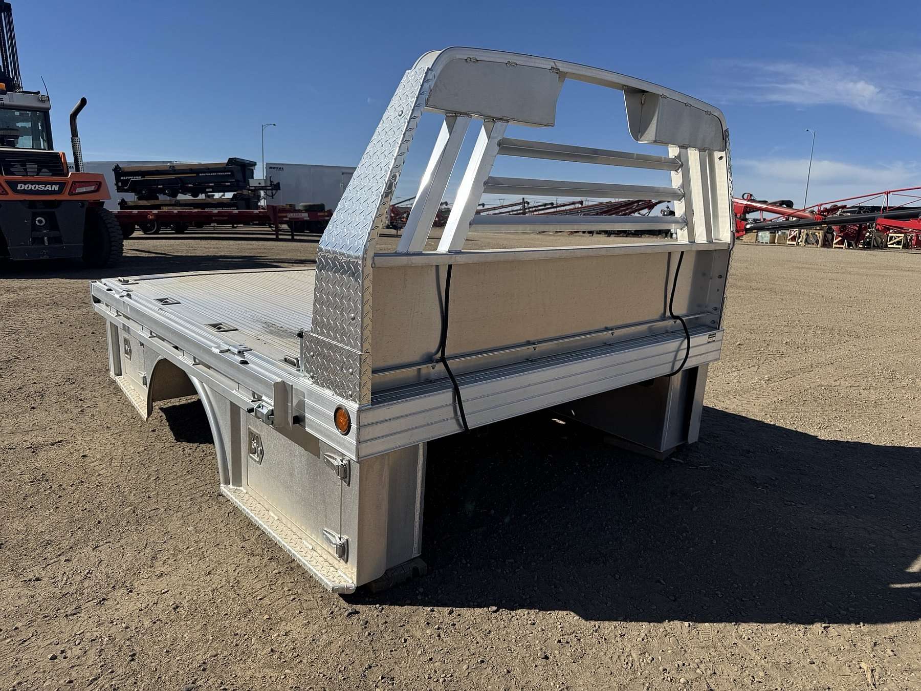 Hillsboro 4000 Series 6.75' x 8.5' Aluminum Truck Bed