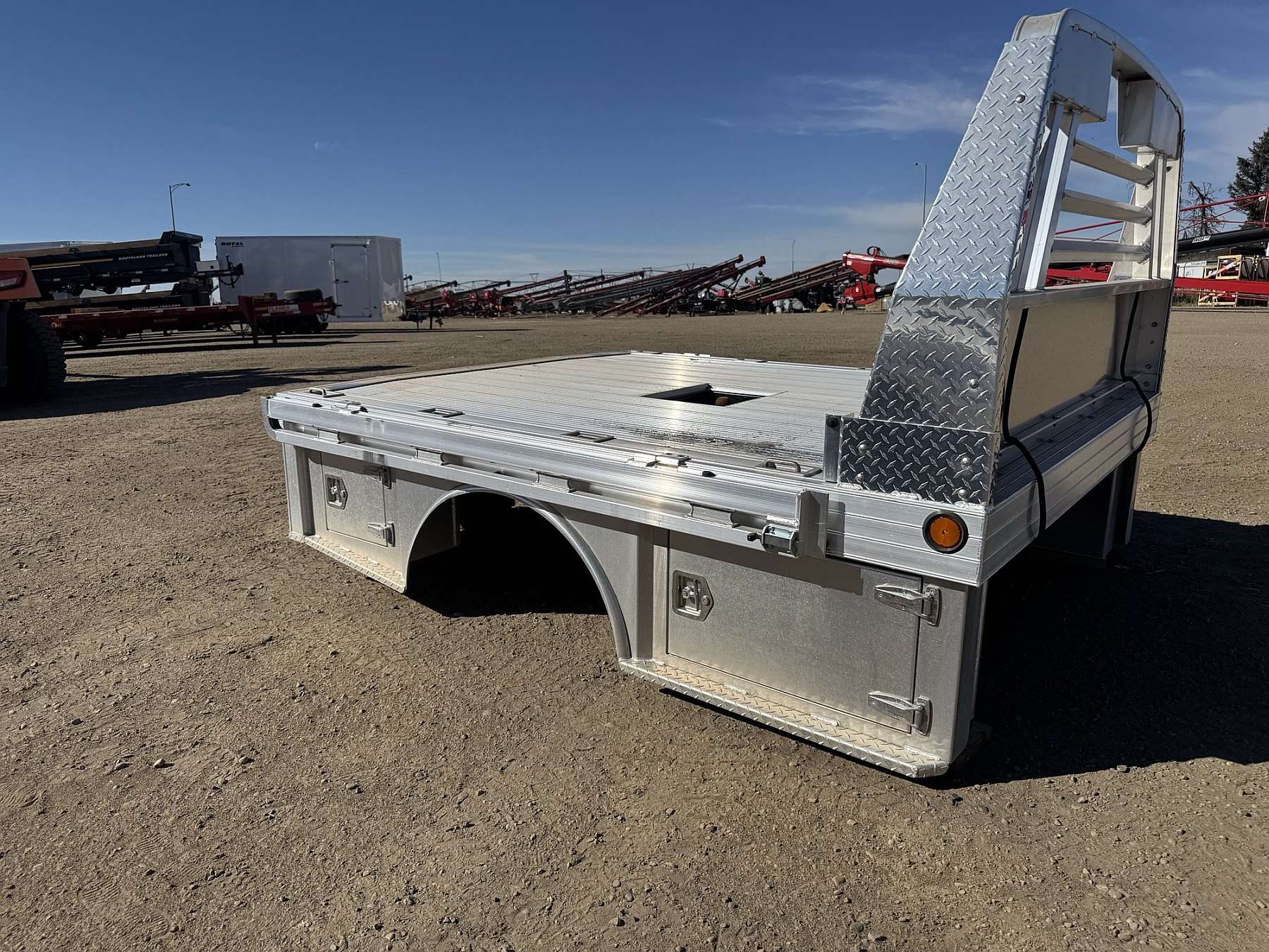 Hillsboro 4000 Series 6.75' x 8.5' Aluminum Truck Bed