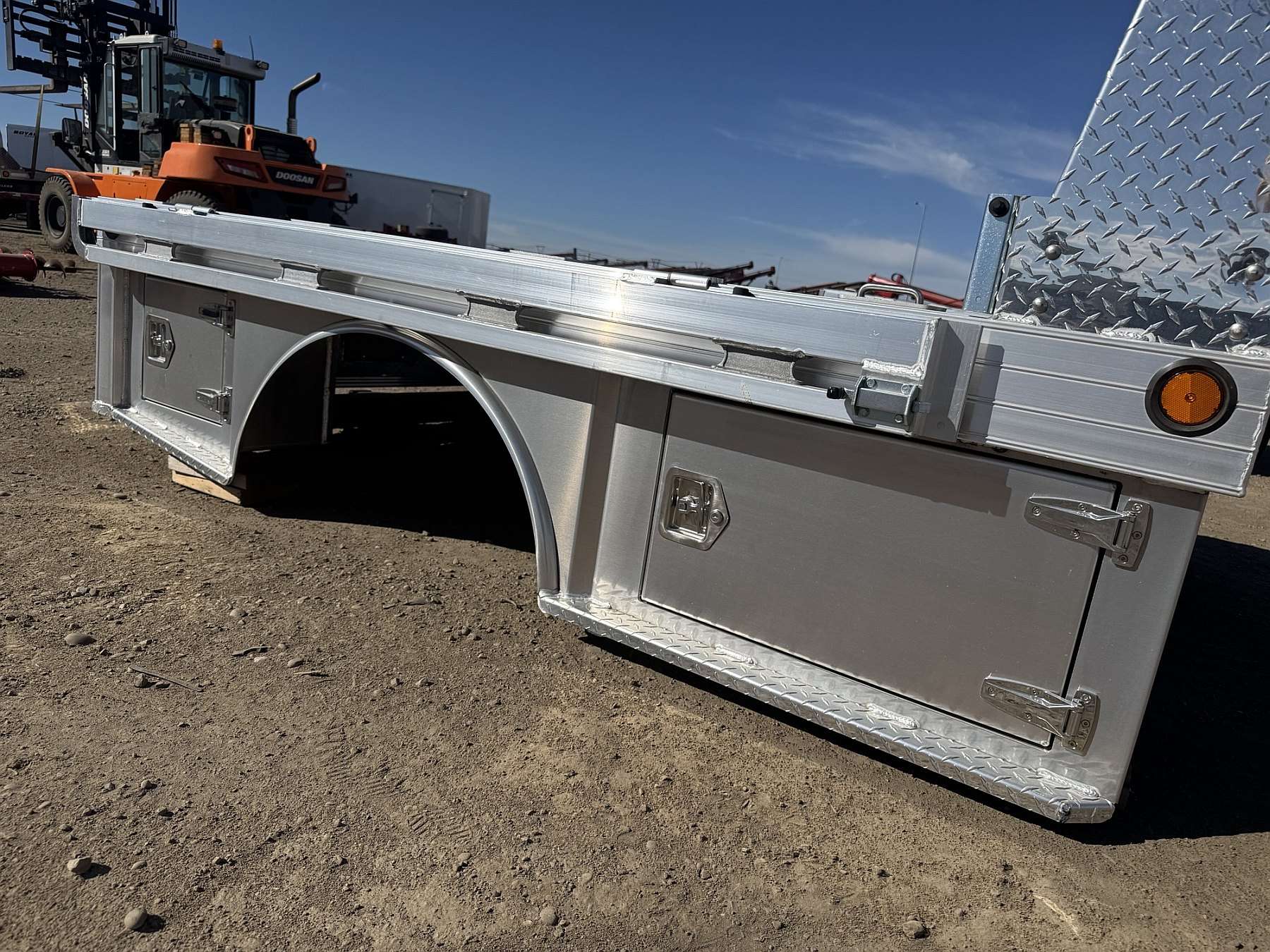 Hillsboro 4000 Series 6.75' x 8.5' Aluminum Truck Bed