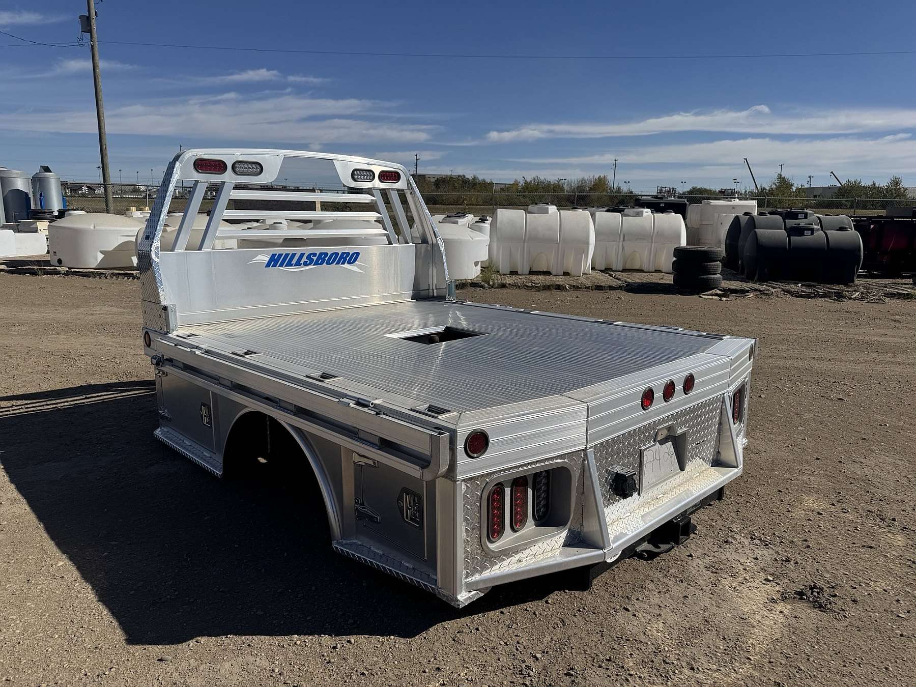Hillsboro 4000 Series 6.75' x 8.5' Aluminum Truck Bed