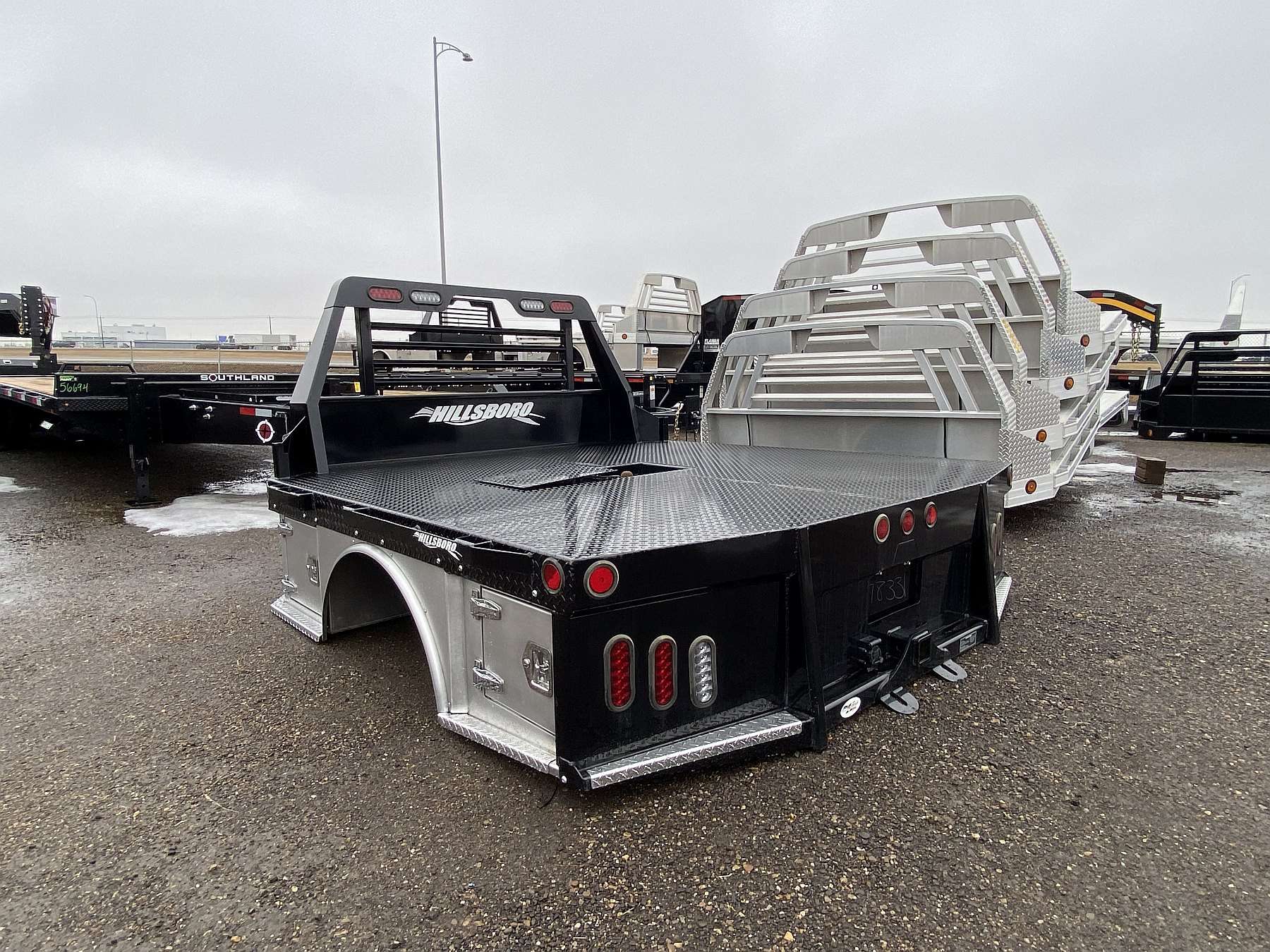 Hillsboro 500 Series 8'x8.5' Hybrid Truck Bed