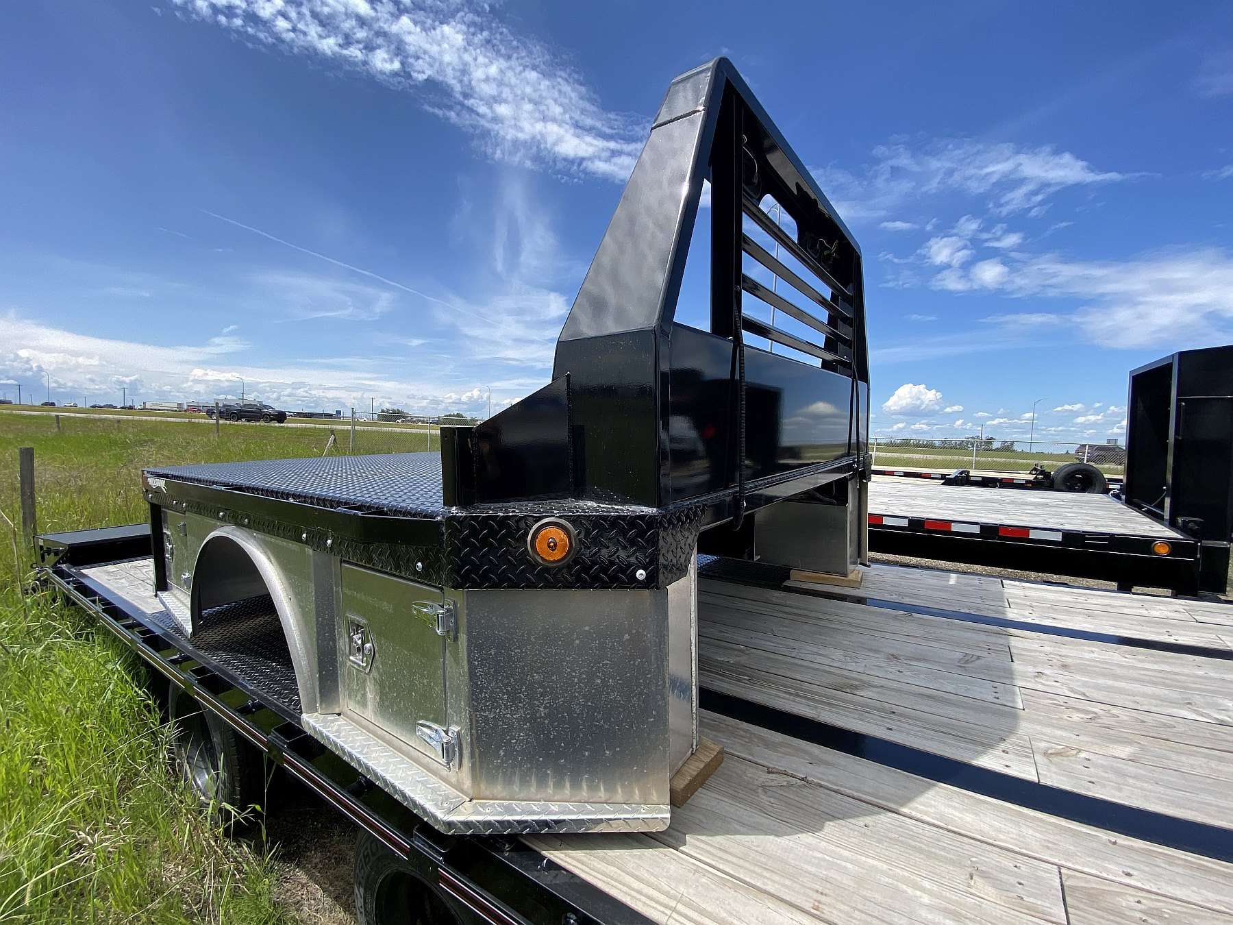Hillsboro 500 Series 8'x8.5' Hybrid Truck Deck