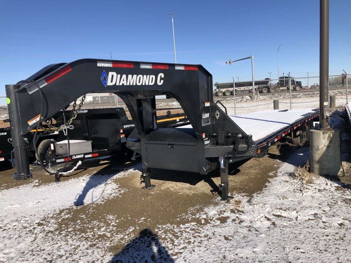 *Limited Rebate* 2023 Diamond C 30' Gooseneck Trailer