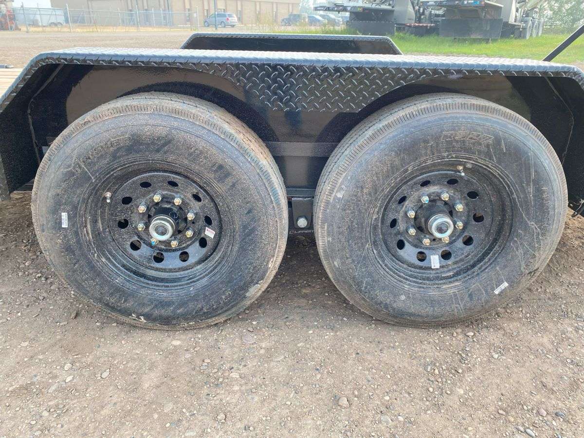 *Limited Rebate* 2024 Diamond C 18' Low Profile Trailer
