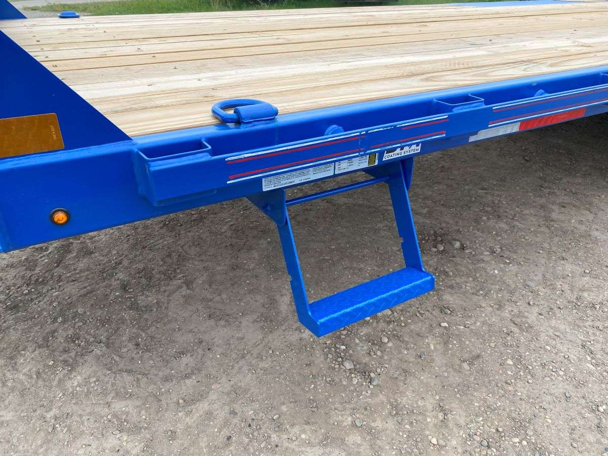 *Limited Rebate* 2024 Diamond C 22' Deck-Over Trailer