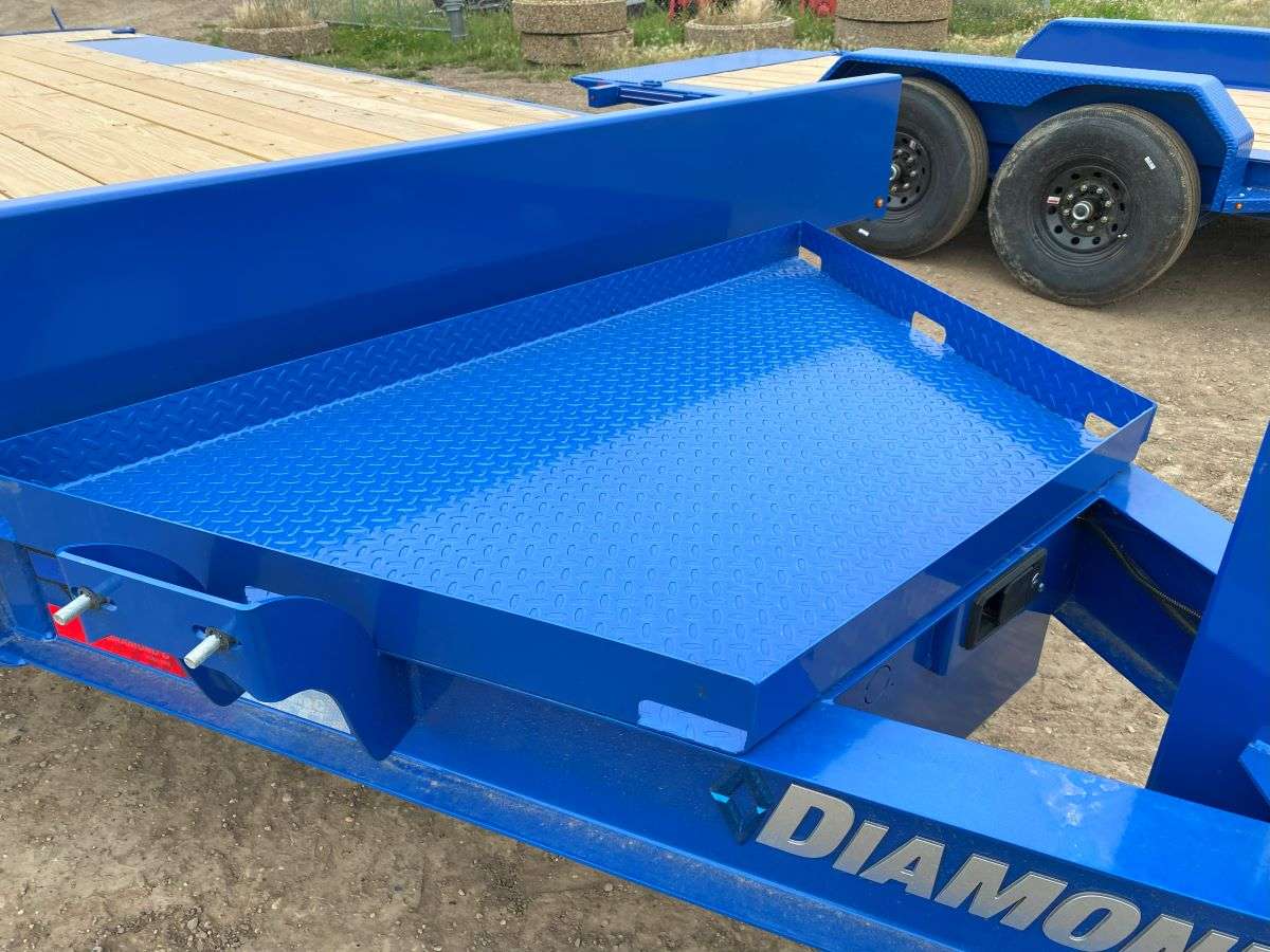 *Limited Rebate* 2024 Diamond C 22' Deck-Over Trailer