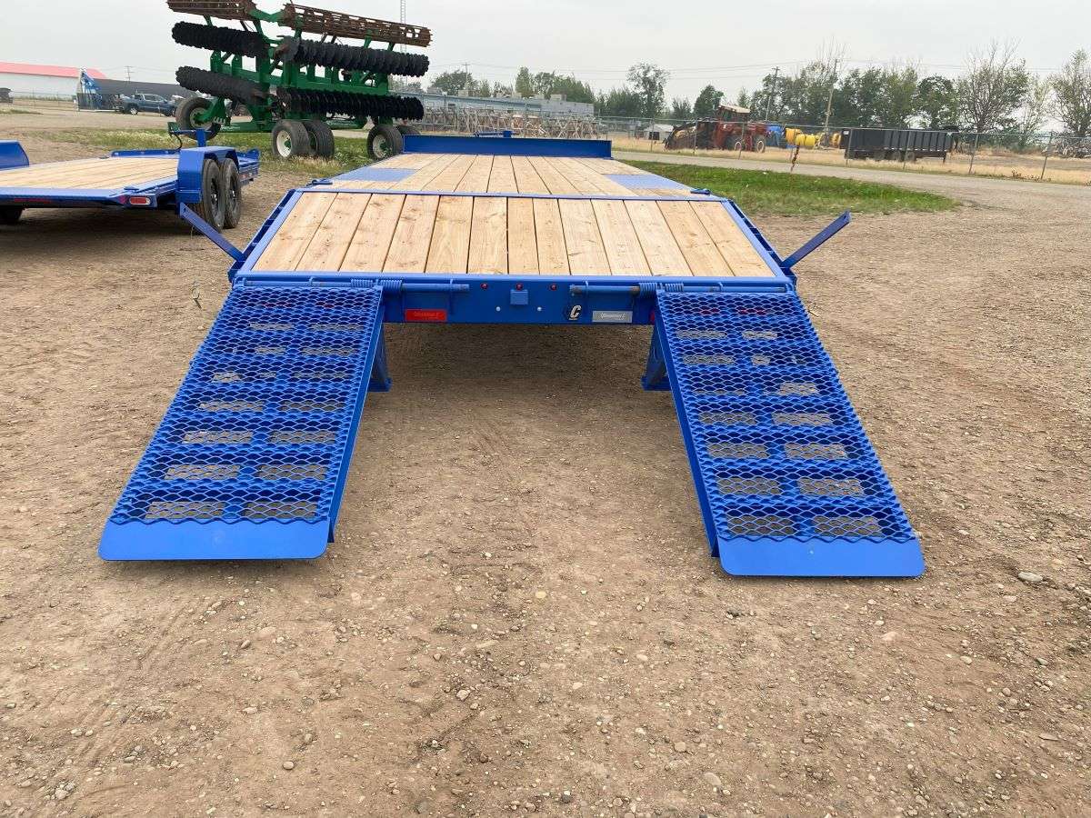 *Limited Rebate* 2024 Diamond C 22' Deck-Over Trailer