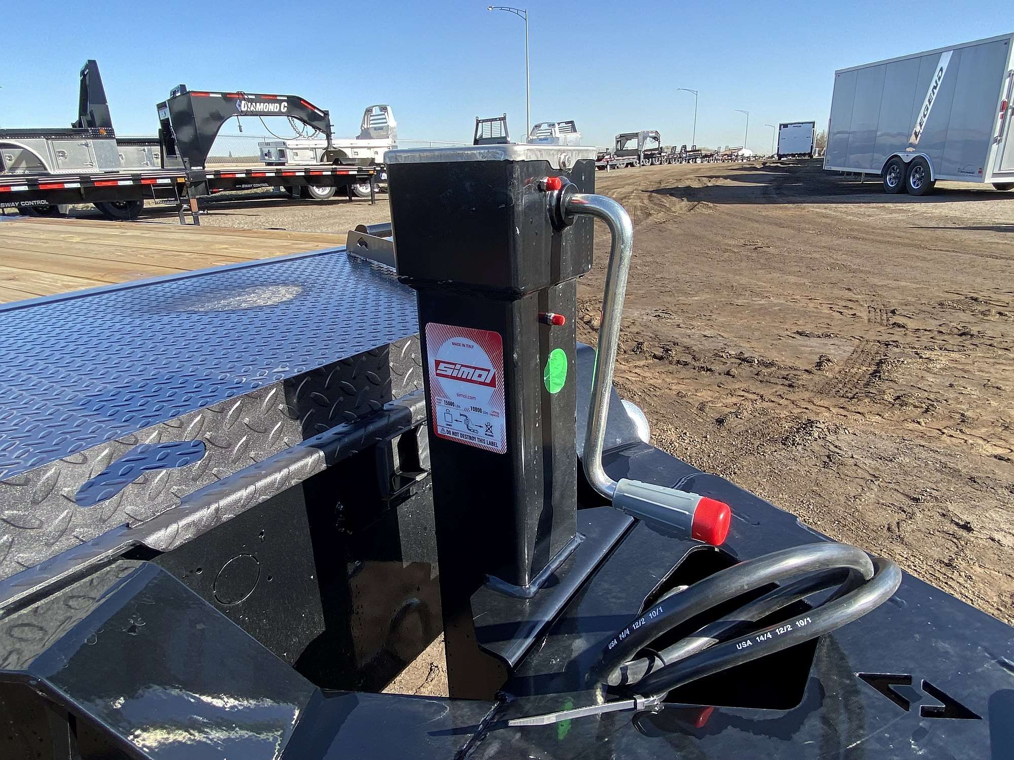 *Limited Rebate* 2025 Diamond C 20' Deck-Over Trailer