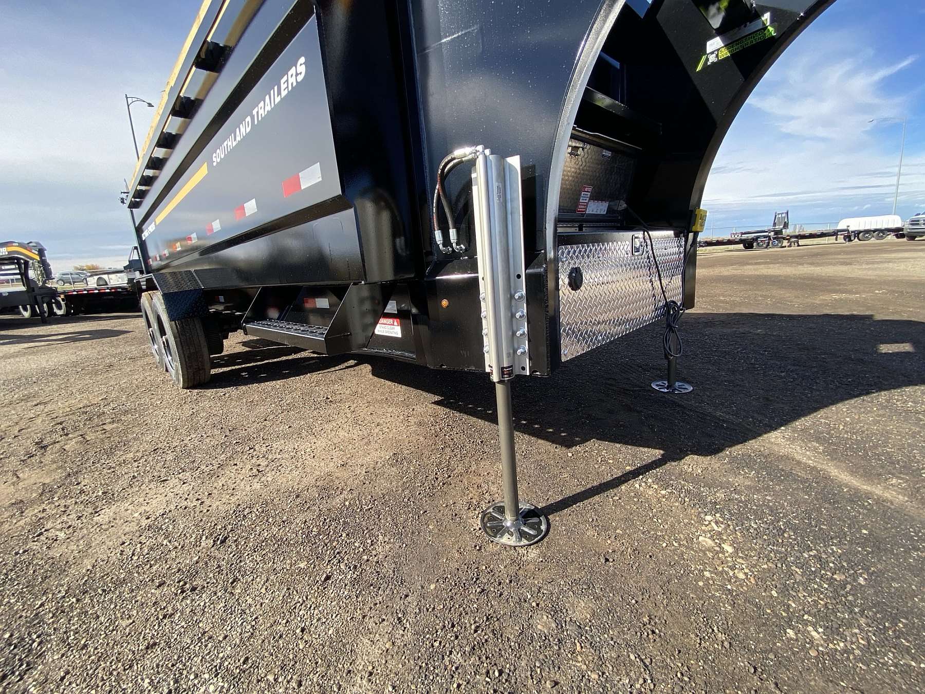 *Limited Rebate* 2026 Southland 16' Gooseneck Dump Trailer