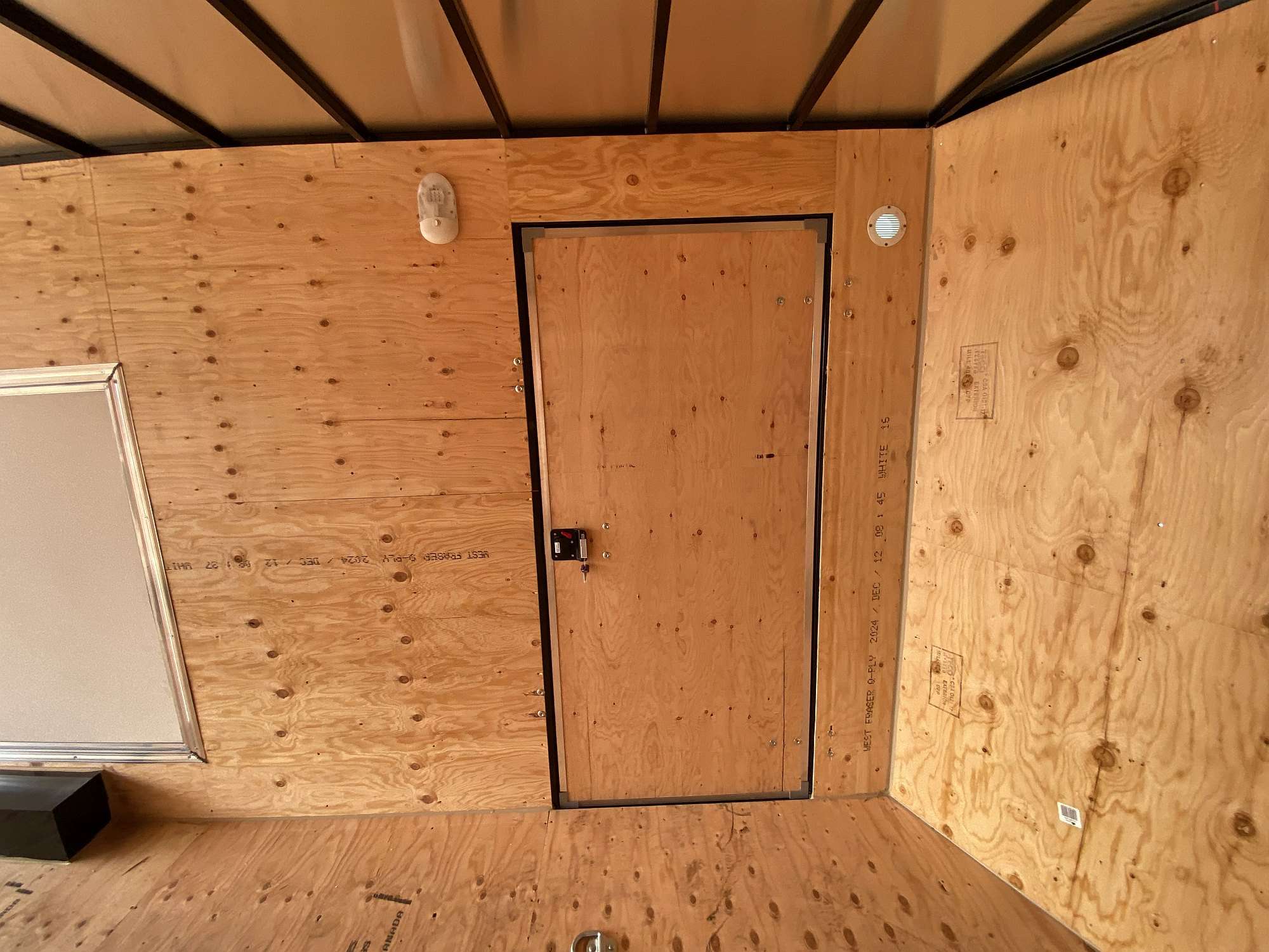 *Sale* 2026 Royal 8.5'x22' Enclosed Cargo w/ Escape Door