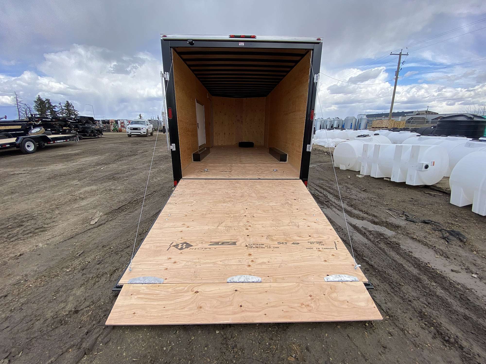 *Sale* 2026 Royal 8.5'x22' Enclosed Cargo w/ Escape Door