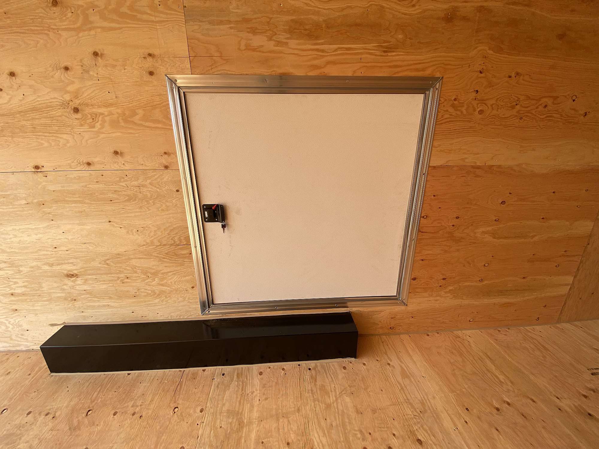 *Sale* 2026 Royal 8.5'x22' Enclosed Cargo w/ Escape Door