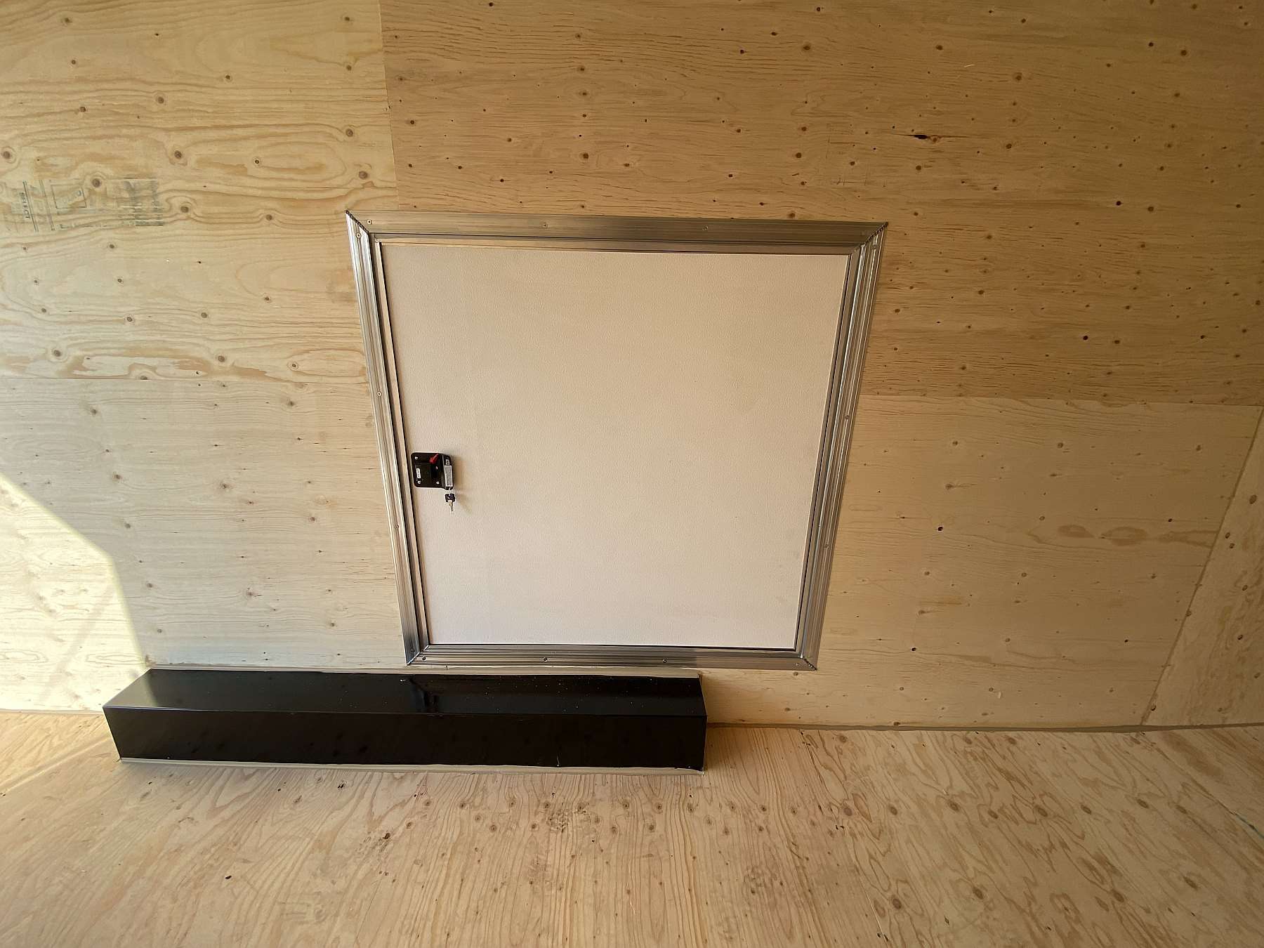 *Sale* 2026 Royal 8.5'x22' Enclosed Cargo w/ Escape Door