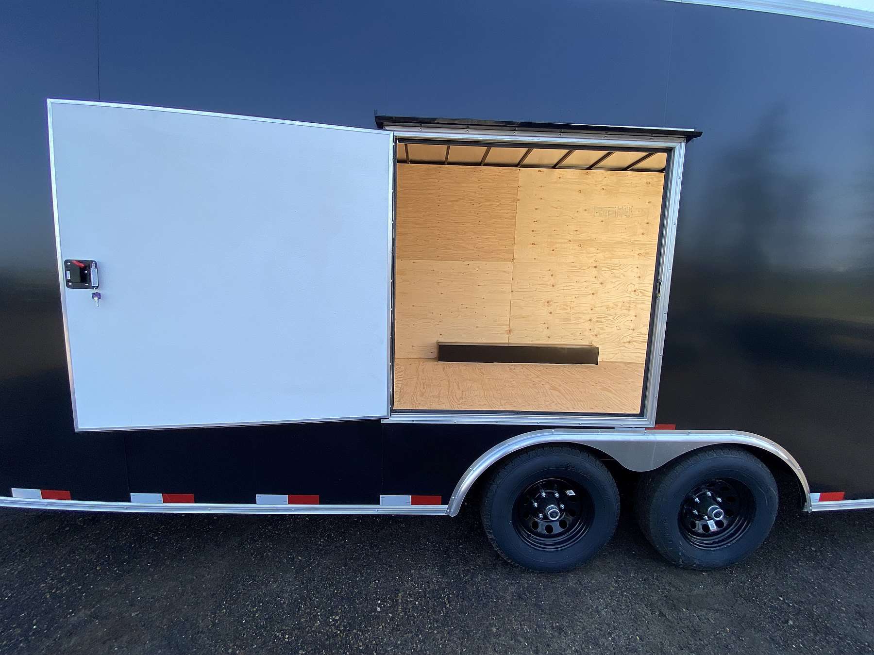 *Sale* 2026 Royal 8.5'x22' Enclosed Cargo w/ Escape Door